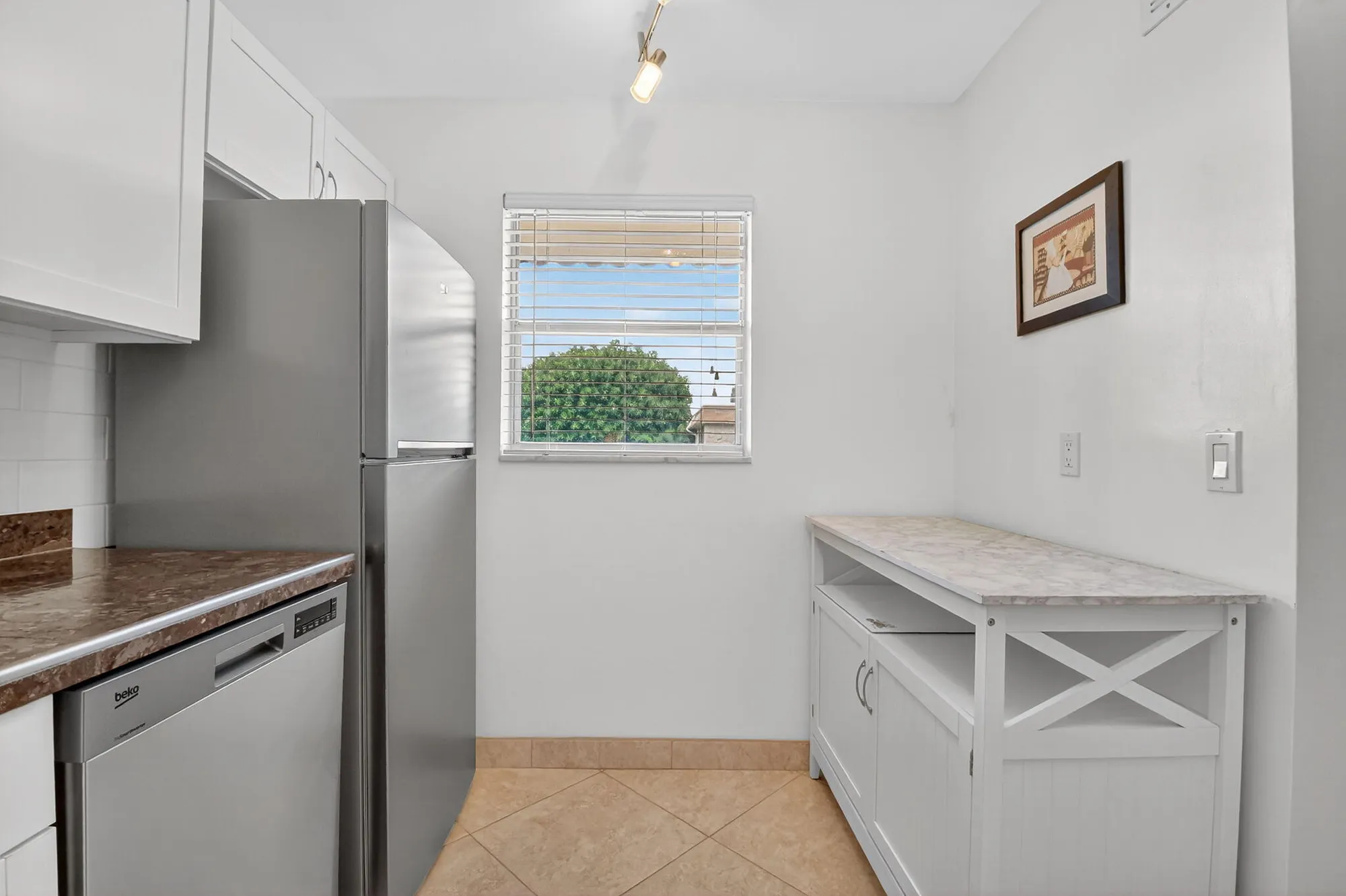 Property Slideshow image 7 of 40 | 203 oxford 100, West Palm Beach, FL, 33417