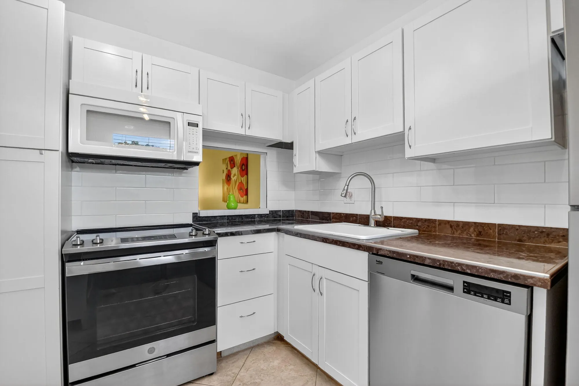 Property Slideshow image 6 of 40 | 203 oxford 100, West Palm Beach, FL, 33417