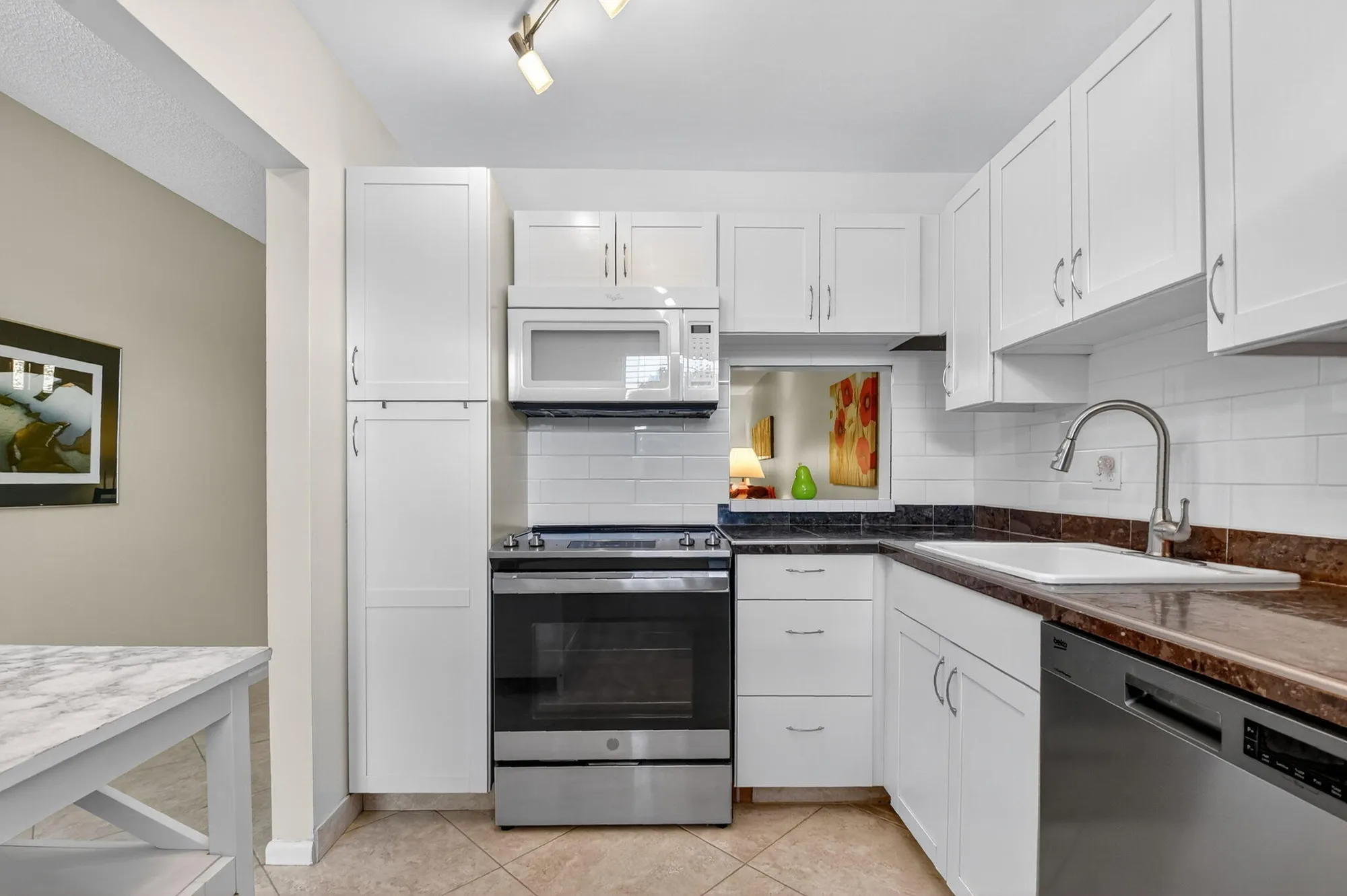 Property Slideshow image 4 of 40 | 203 oxford 100, West Palm Beach, FL, 33417