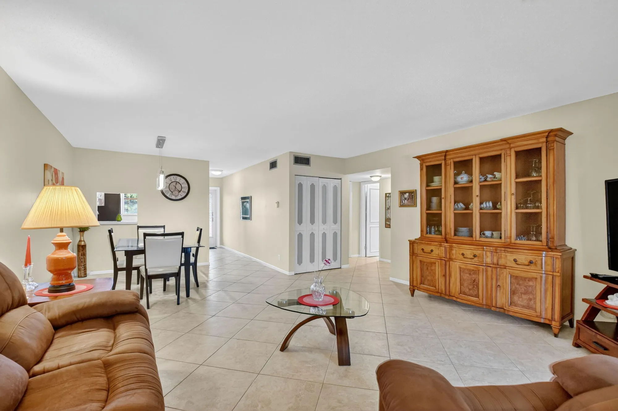 Property Slideshow image 11 of 40 | 203 oxford 100, West Palm Beach, FL, 33417