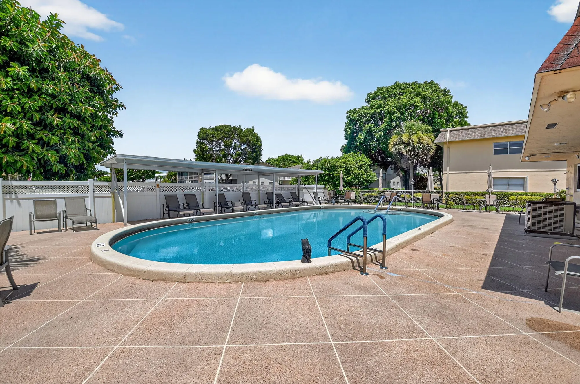 Property Slideshow image 22 of 40 | 203 oxford 100, West Palm Beach, FL, 33417