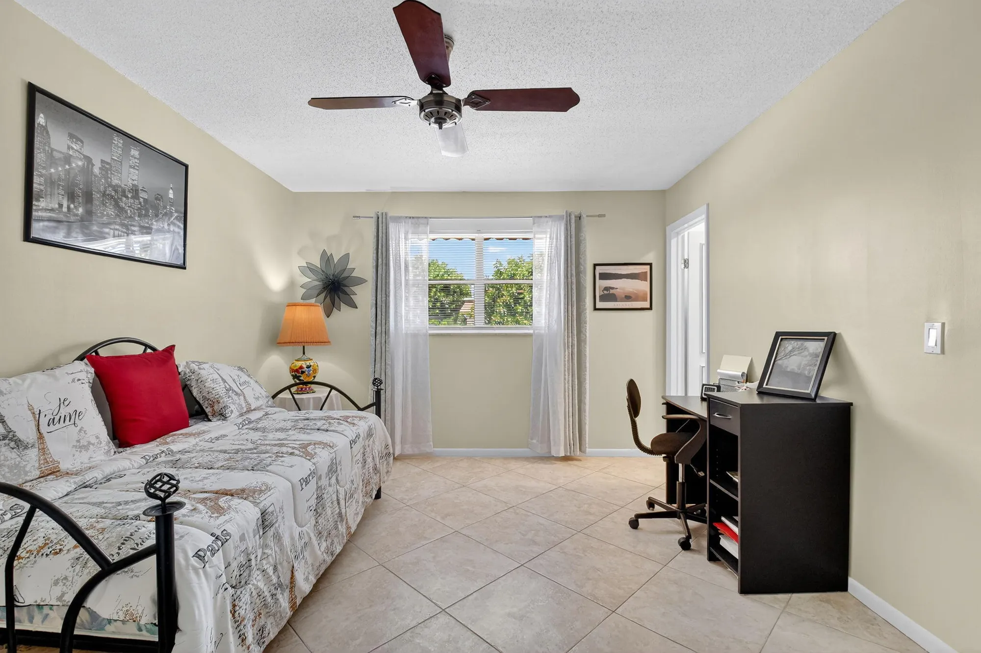 Property Slideshow image 17 of 40 | 203 oxford 100, West Palm Beach, FL, 33417