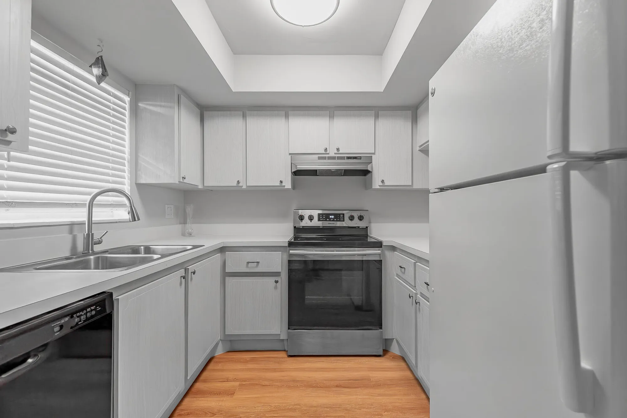 Property Slideshow image 8 of 20 | 2950 se ocean blvd 7-2, Stuart, FL, 34996