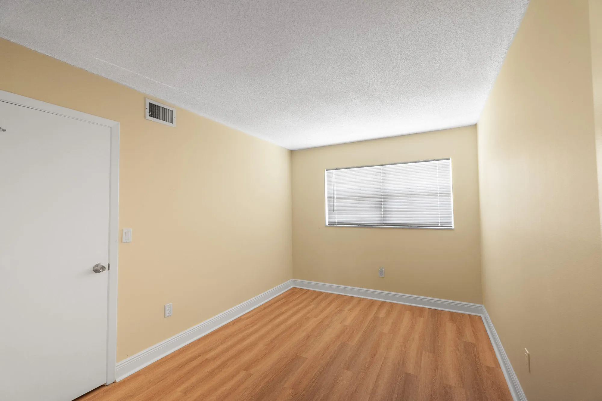 Property Slideshow image 12 of 20 | 2950 se ocean blvd 7-2, Stuart, FL, 34996