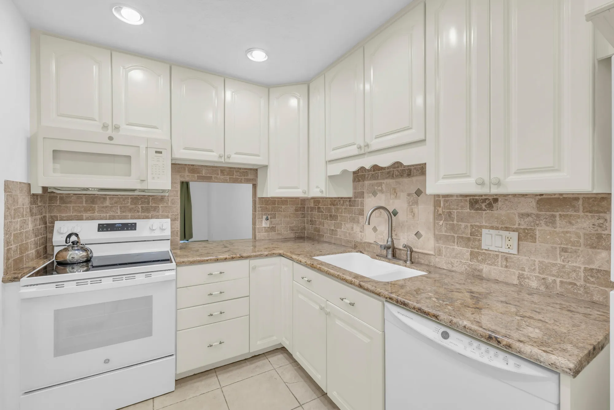 Property Slideshow image 4 of 29 | 150 lake meryl dr apt 247, West Palm Beach, FL, 33411