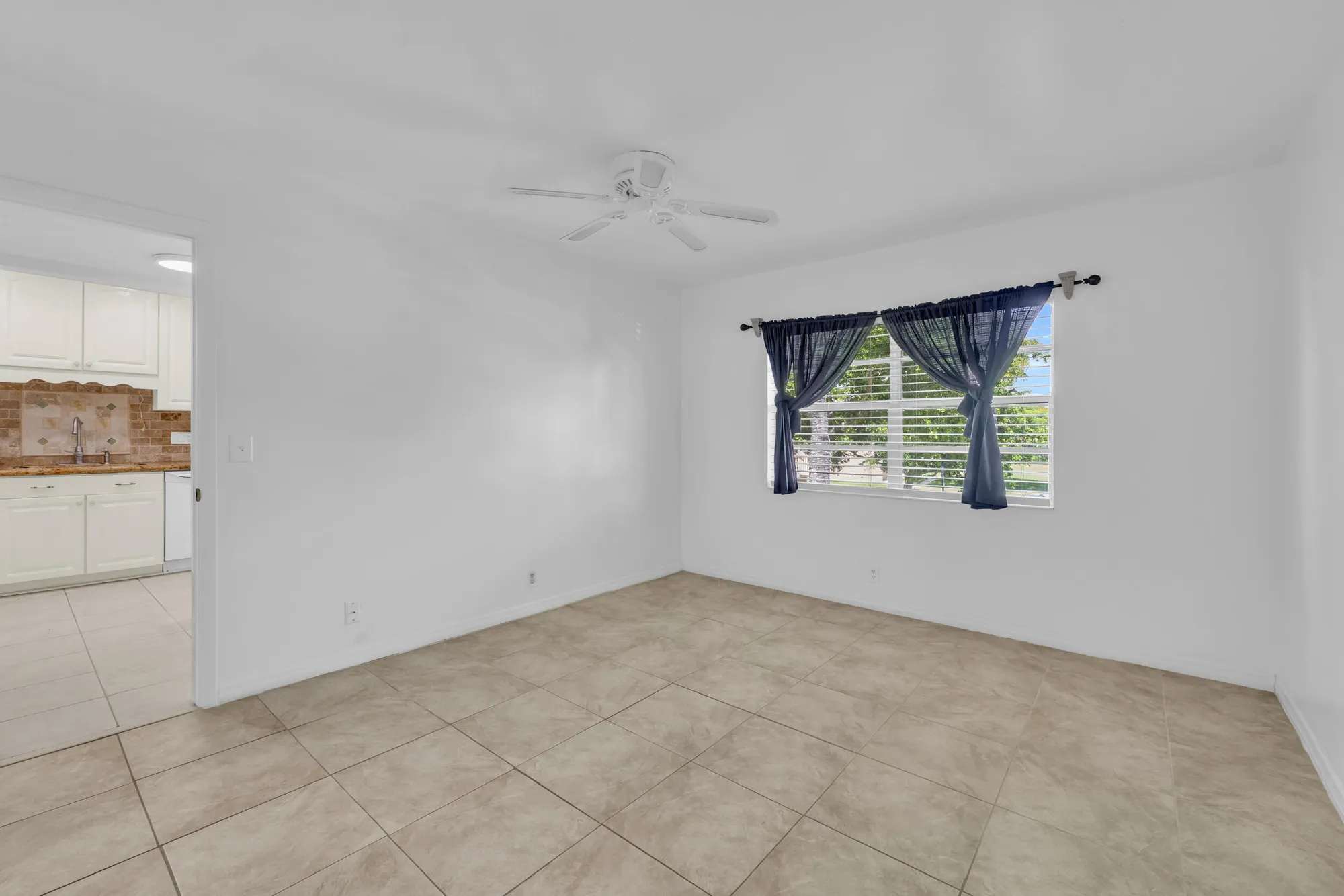 Property Slideshow image 14 of 29 | 150 lake meryl dr apt 247, West Palm Beach, FL, 33411