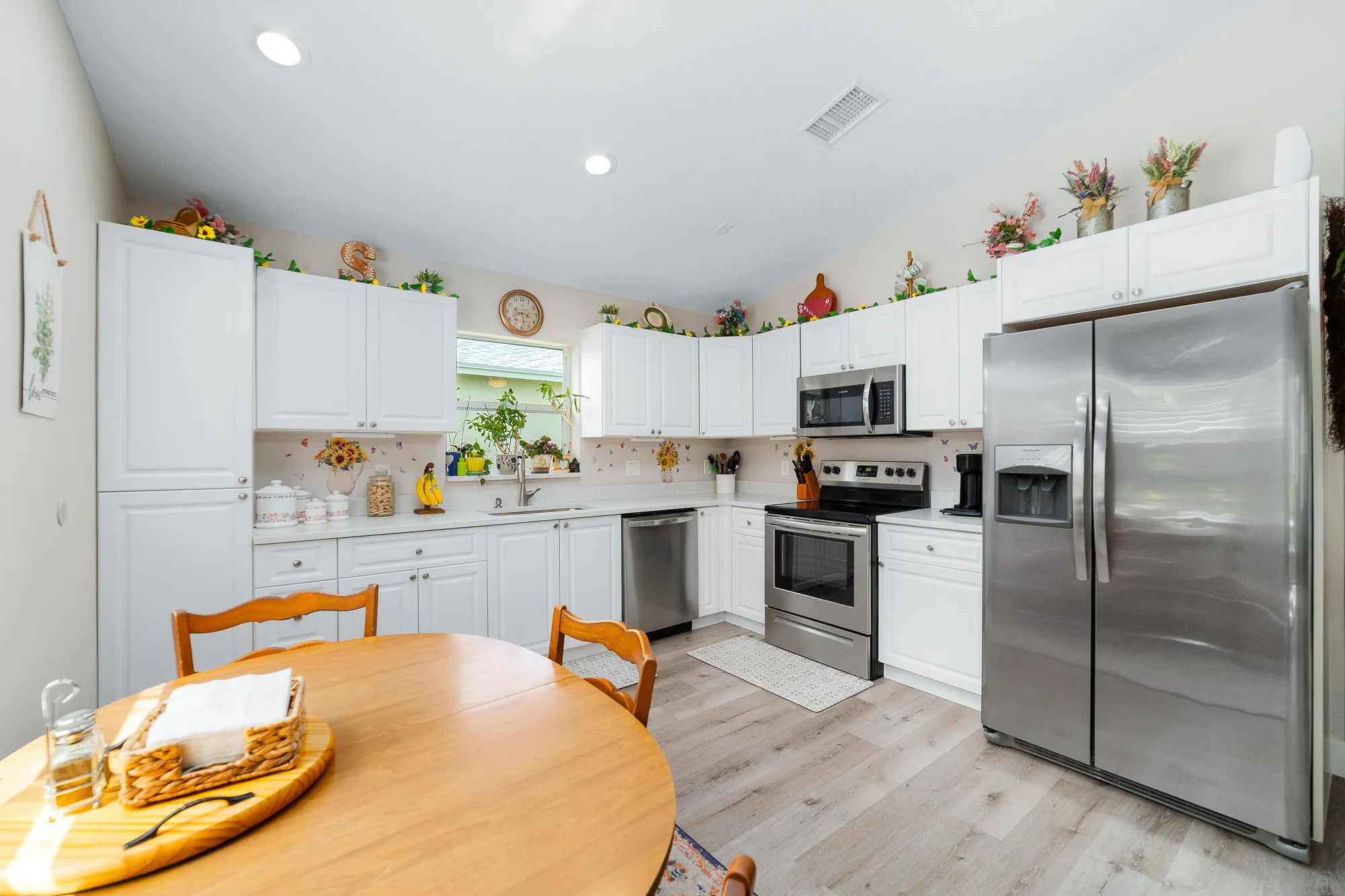 Property Slideshow image 9 of 42 | 453 sw talquin ln, Port Saint Lucie, FL, 34986