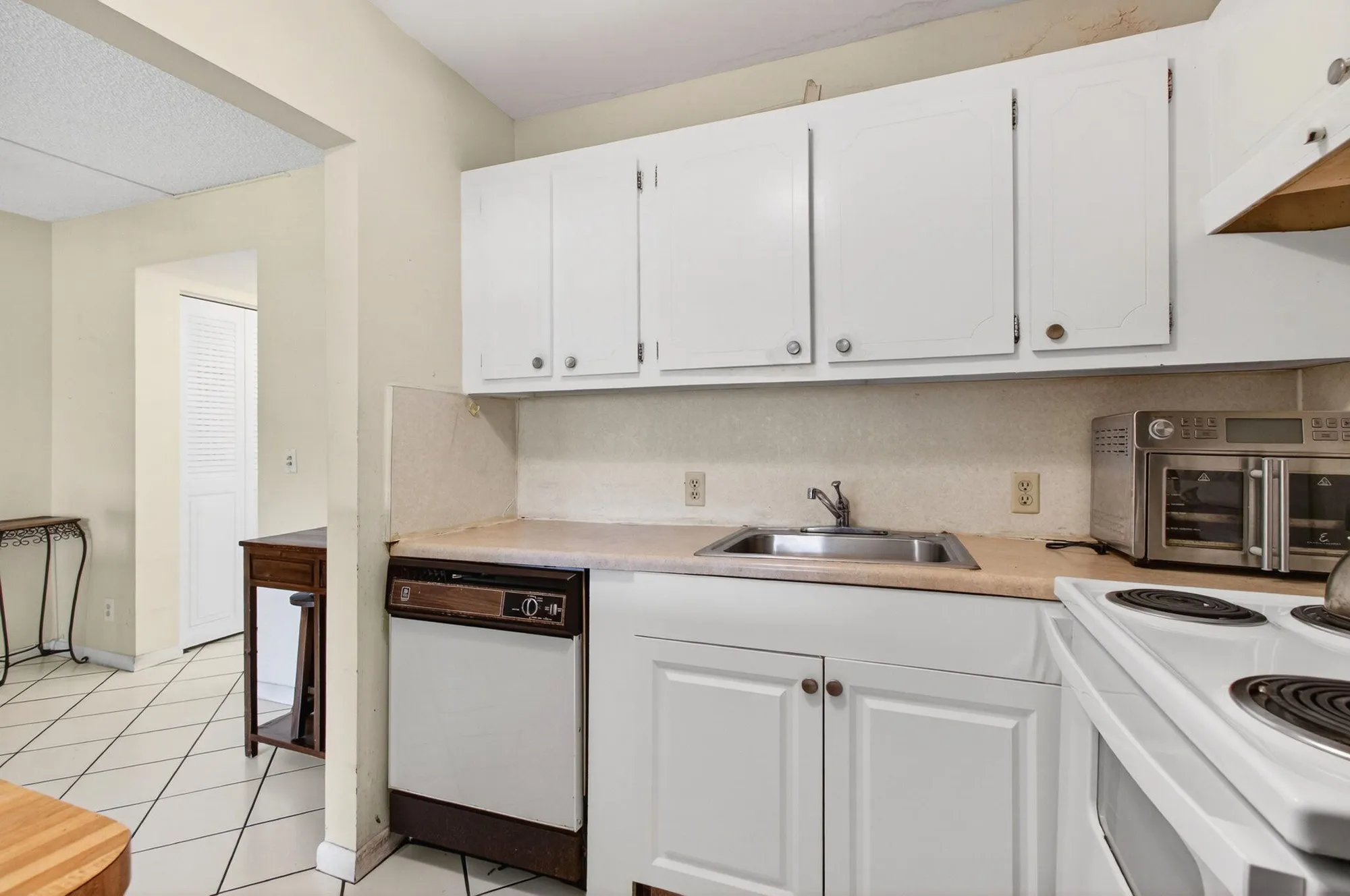 Property Slideshow image 23 of 87 | 384 fanshaw j, Boca Raton, FL, 33434