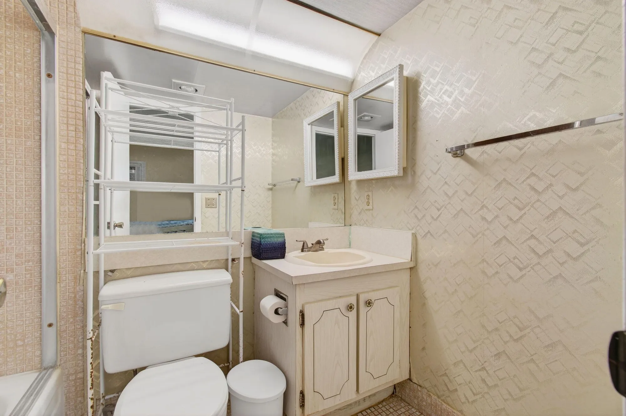 Property Slideshow image 33 of 87 | 384 fanshaw j, Boca Raton, FL, 33434