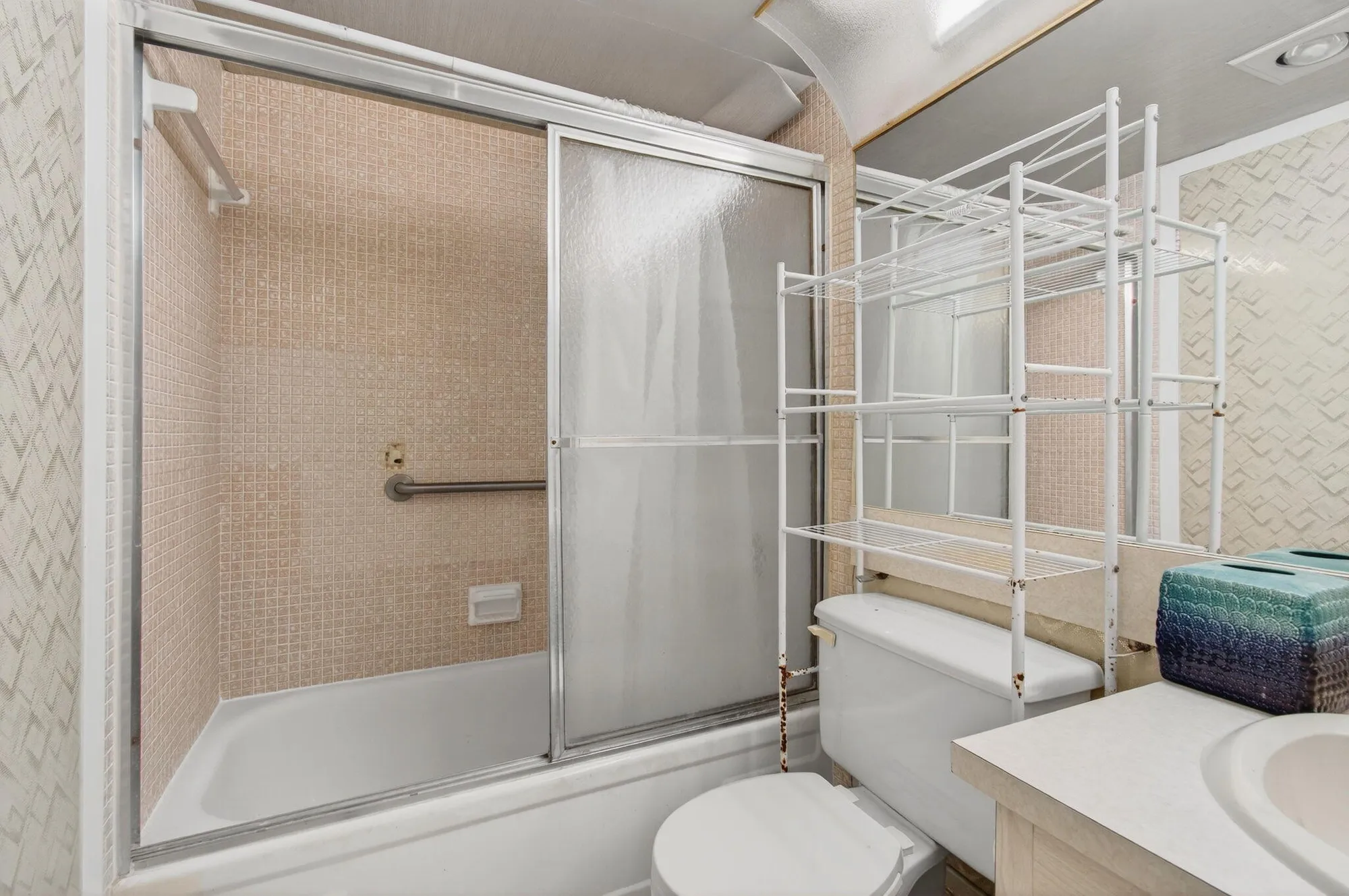 Property Slideshow image 34 of 87 | 384 fanshaw j, Boca Raton, FL, 33434