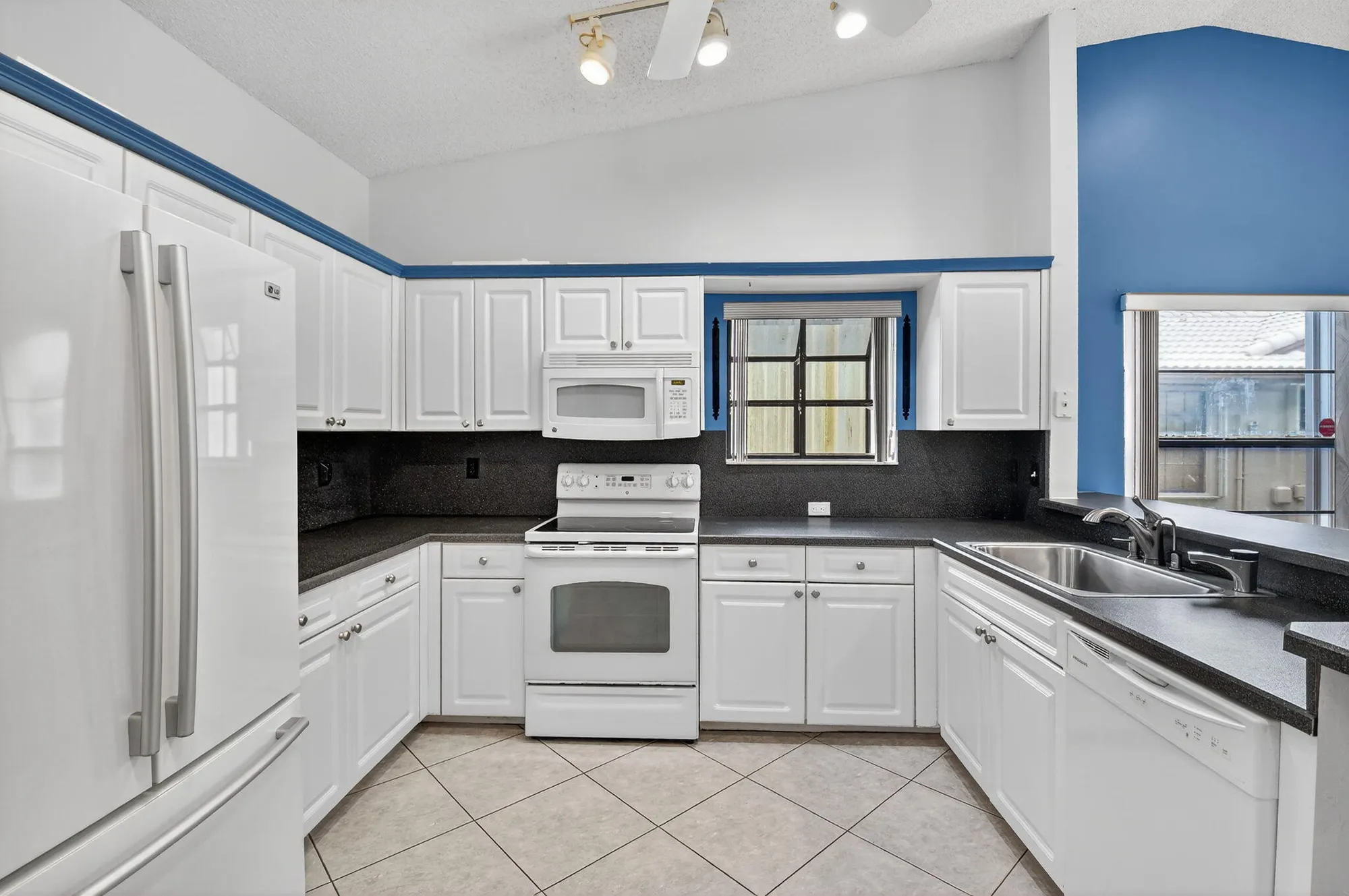 Property Slideshow image 16 of 54 | 8820 boatswain dr, Boynton Beach, FL, 33436