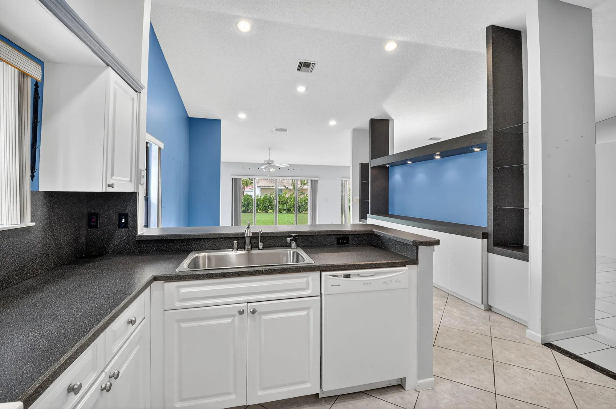 Property Slideshow image 18 of 54 | 8820 boatswain dr, Boynton Beach, FL, 33436