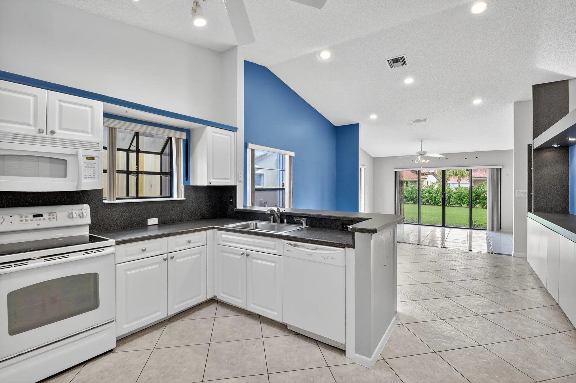 Property Slideshow image 17 of 54 | 8820 boatswain dr, Boynton Beach, FL, 33436
