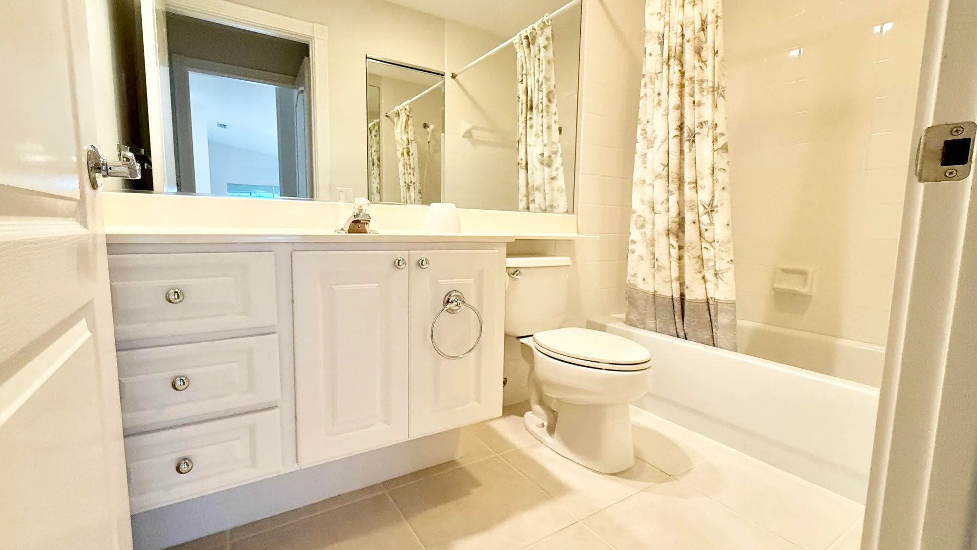 Property Slideshow image 10 of 52 | 7701 pine island way, West Palm Beach, FL, 33411