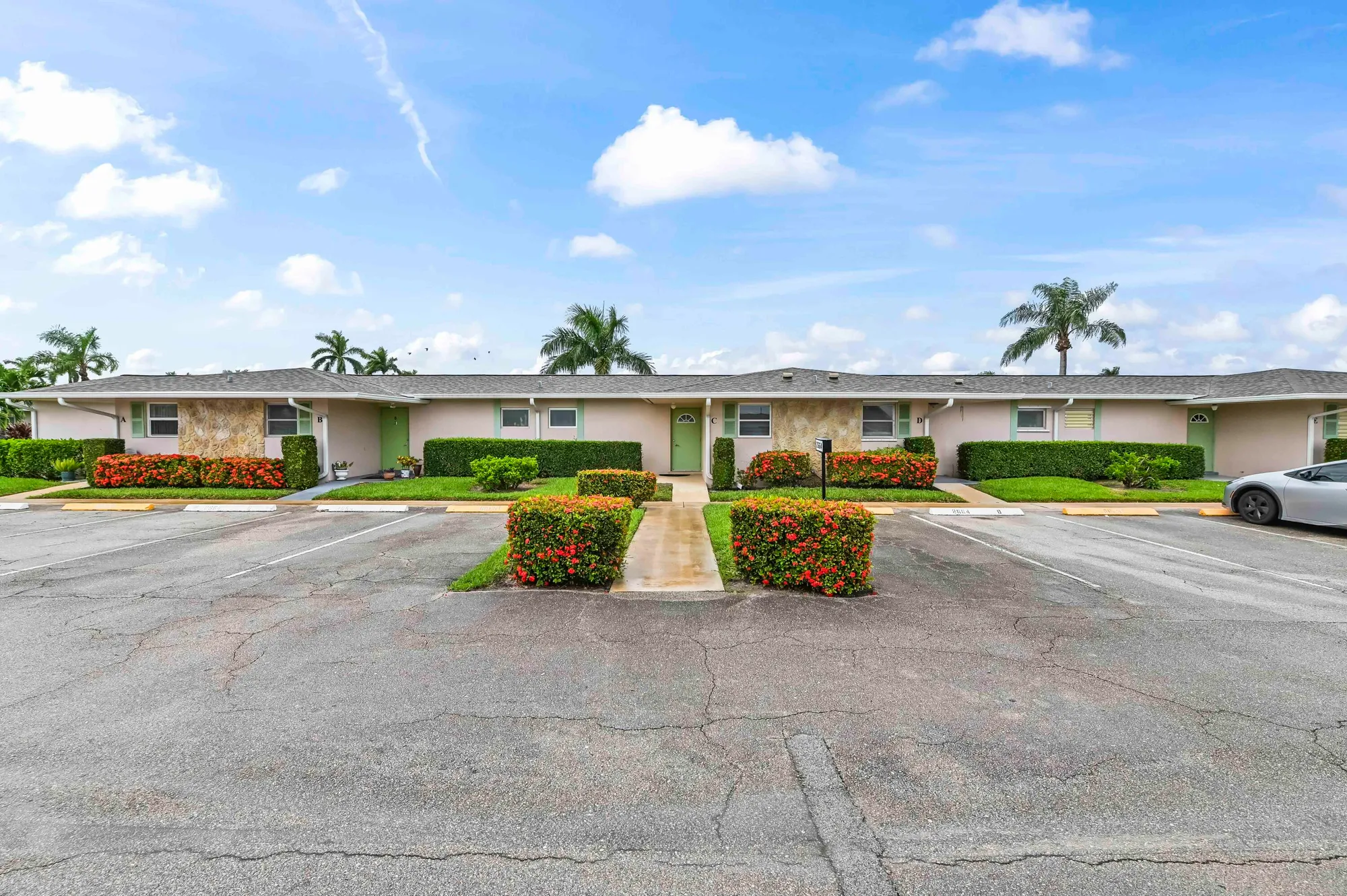 Property Slideshow image 1 of 21 | 2664 dudley dr f, West Palm Beach, FL, 33415