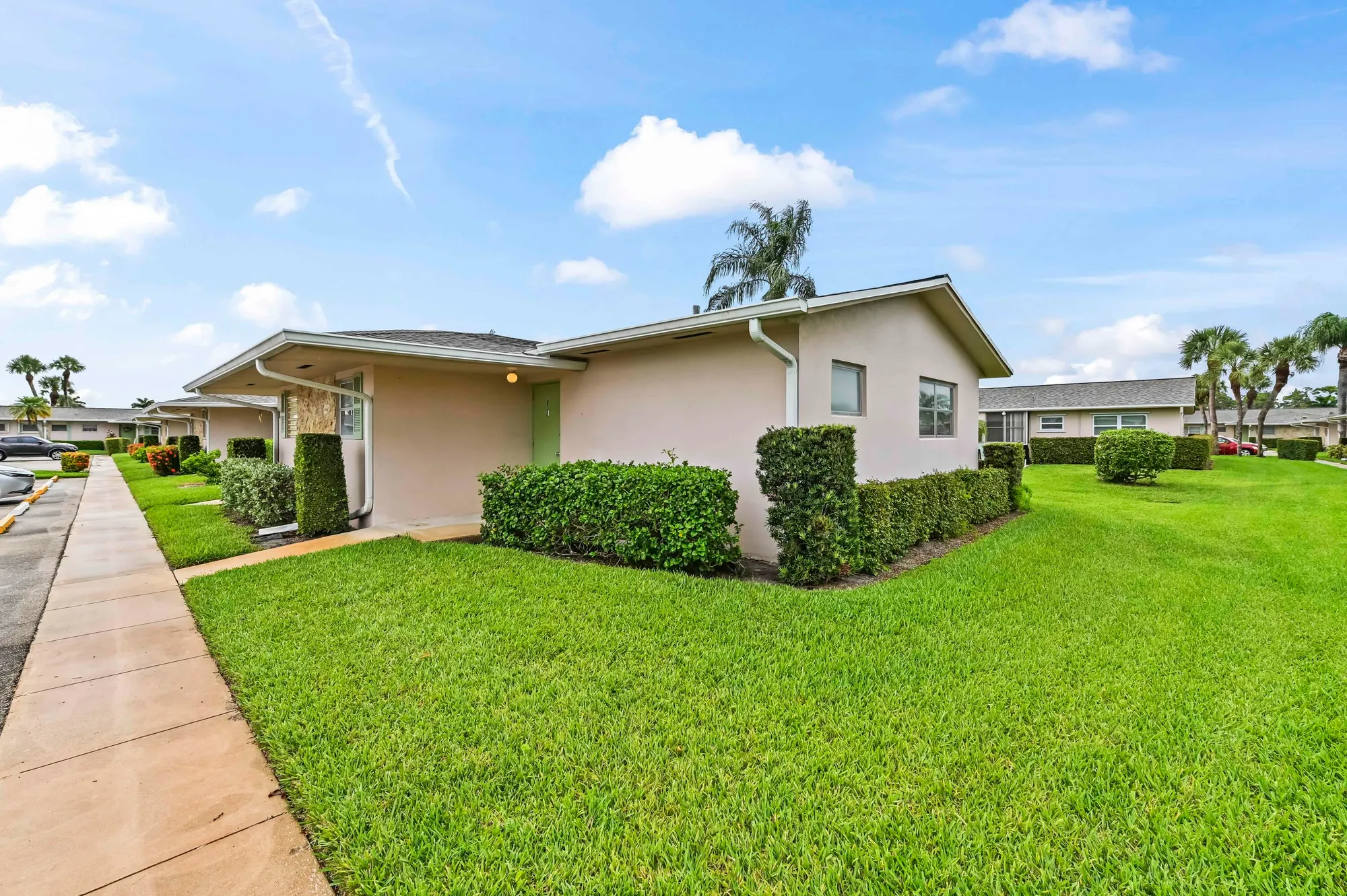 Property Slideshow image 2 of 21 | 2664 dudley dr f, West Palm Beach, FL, 33415