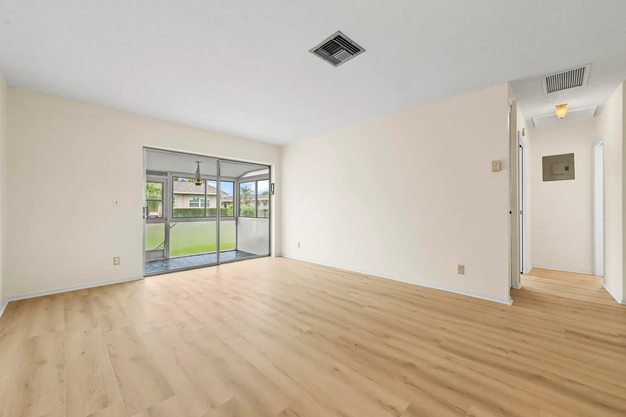 Property Slideshow image 5 of 21 | 2664 dudley dr f, West Palm Beach, FL, 33415