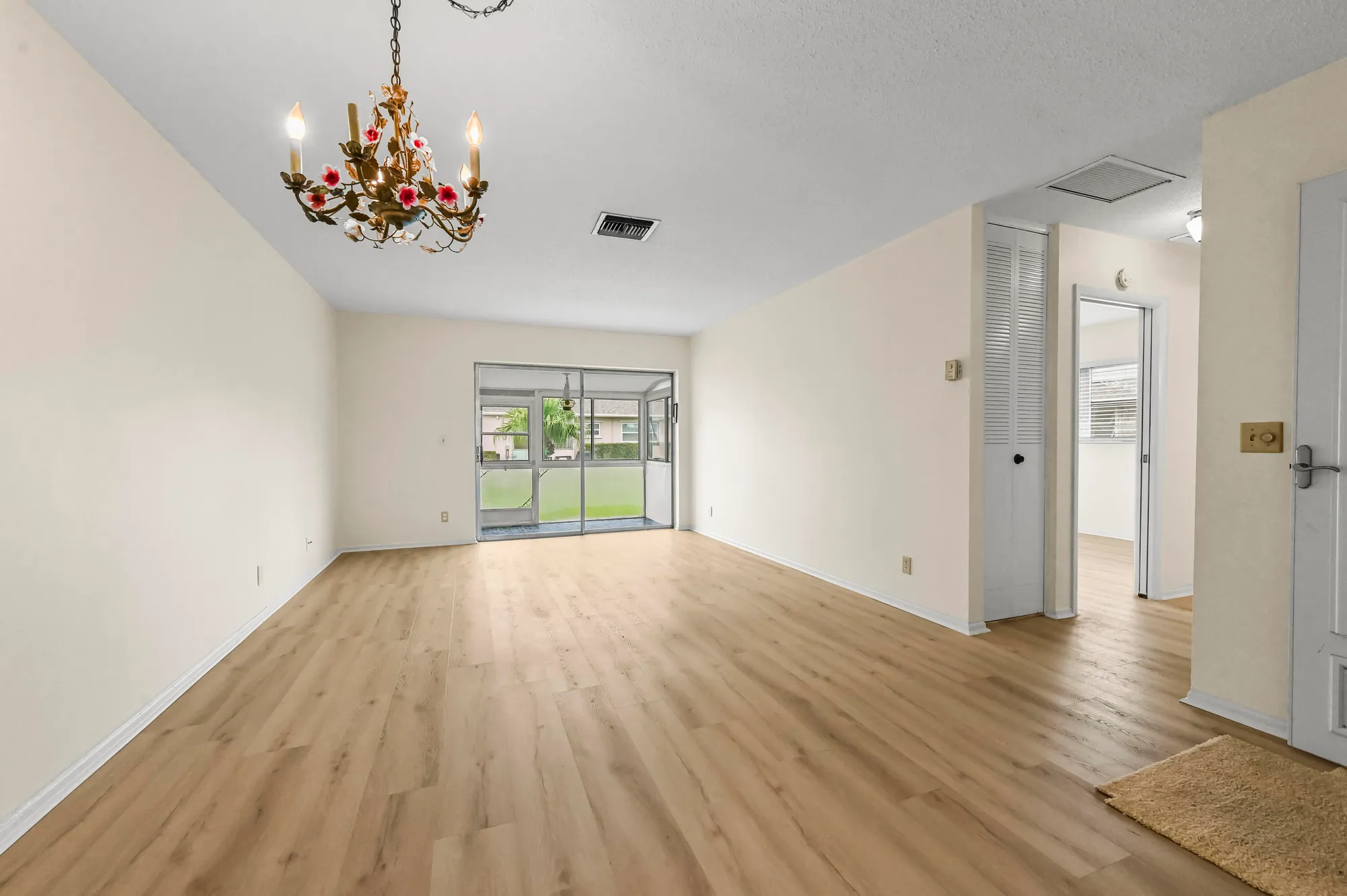 Property Slideshow image 6 of 21 | 2664 dudley dr f, West Palm Beach, FL, 33415