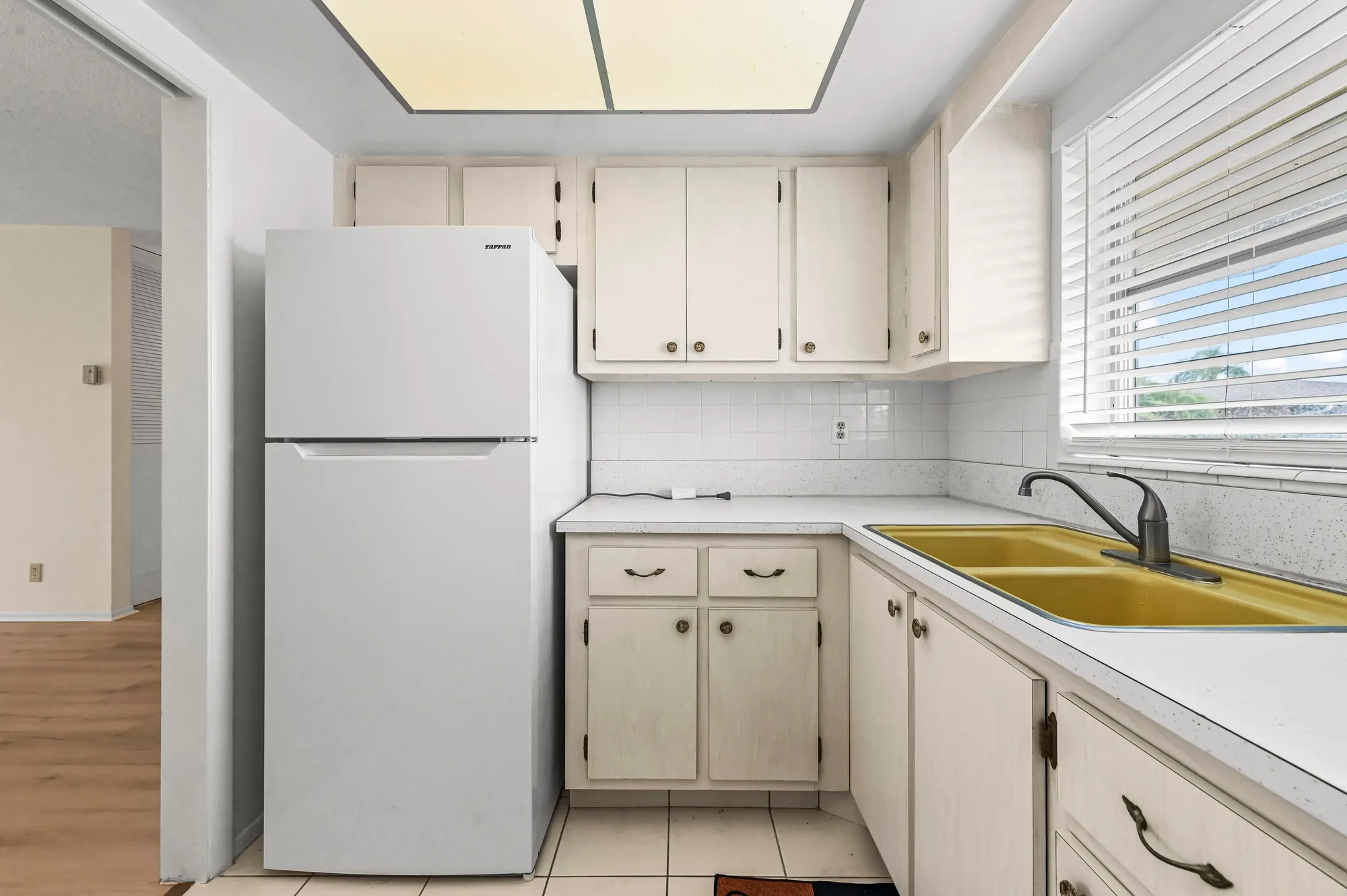 Property Slideshow image 10 of 21 | 2664 dudley dr f, West Palm Beach, FL, 33415