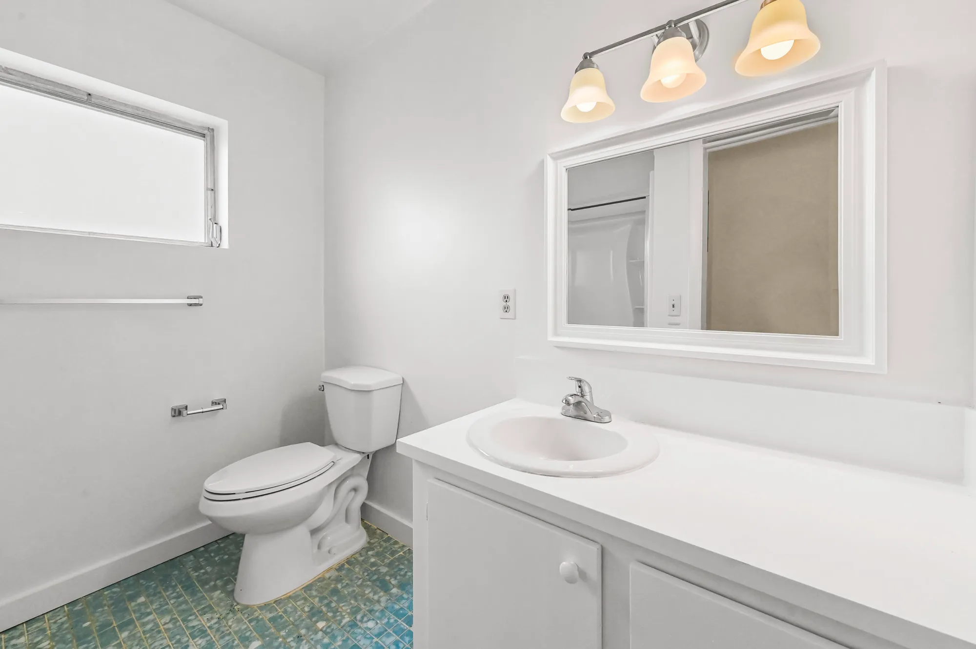 Property Slideshow image 14 of 21 | 2664 dudley dr f, West Palm Beach, FL, 33415