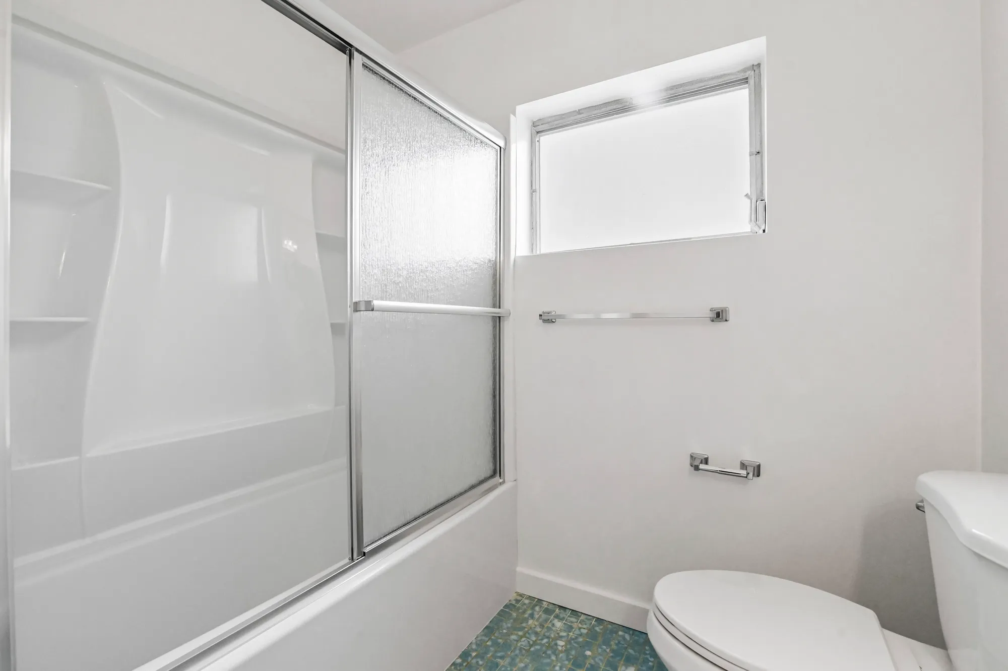 Property Slideshow image 15 of 21 | 2664 dudley dr f, West Palm Beach, FL, 33415