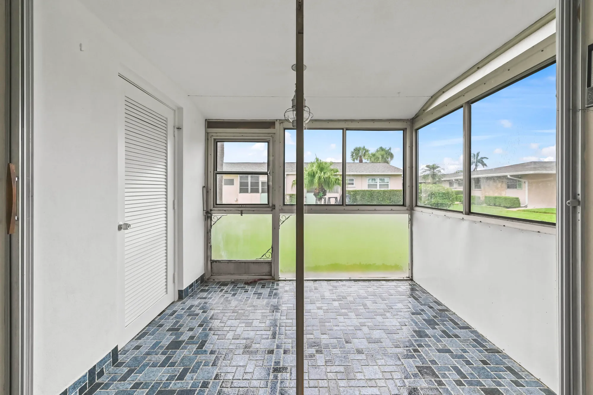 Property Slideshow image 16 of 21 | 2664 dudley dr f, West Palm Beach, FL, 33415