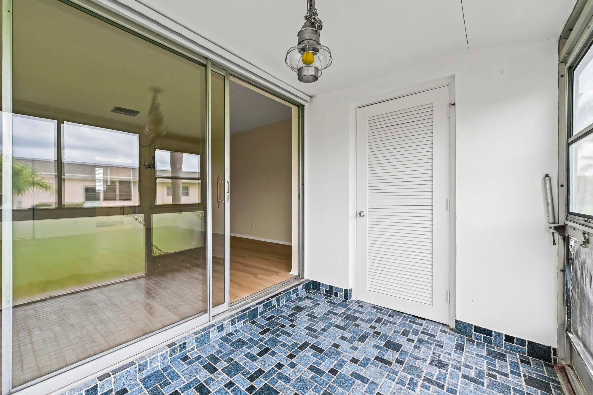 Property Slideshow image 17 of 21 | 2664 dudley dr f, West Palm Beach, FL, 33415