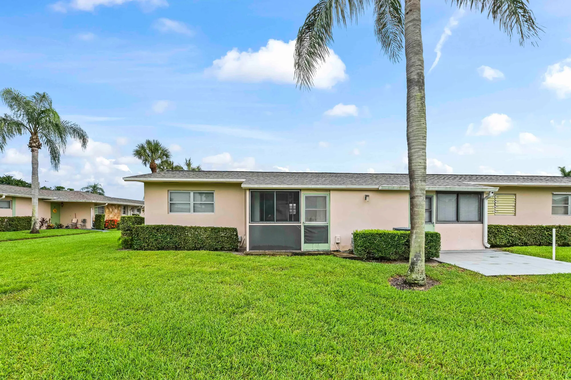 Property Slideshow image 18 of 21 | 2664 dudley dr f, West Palm Beach, FL, 33415
