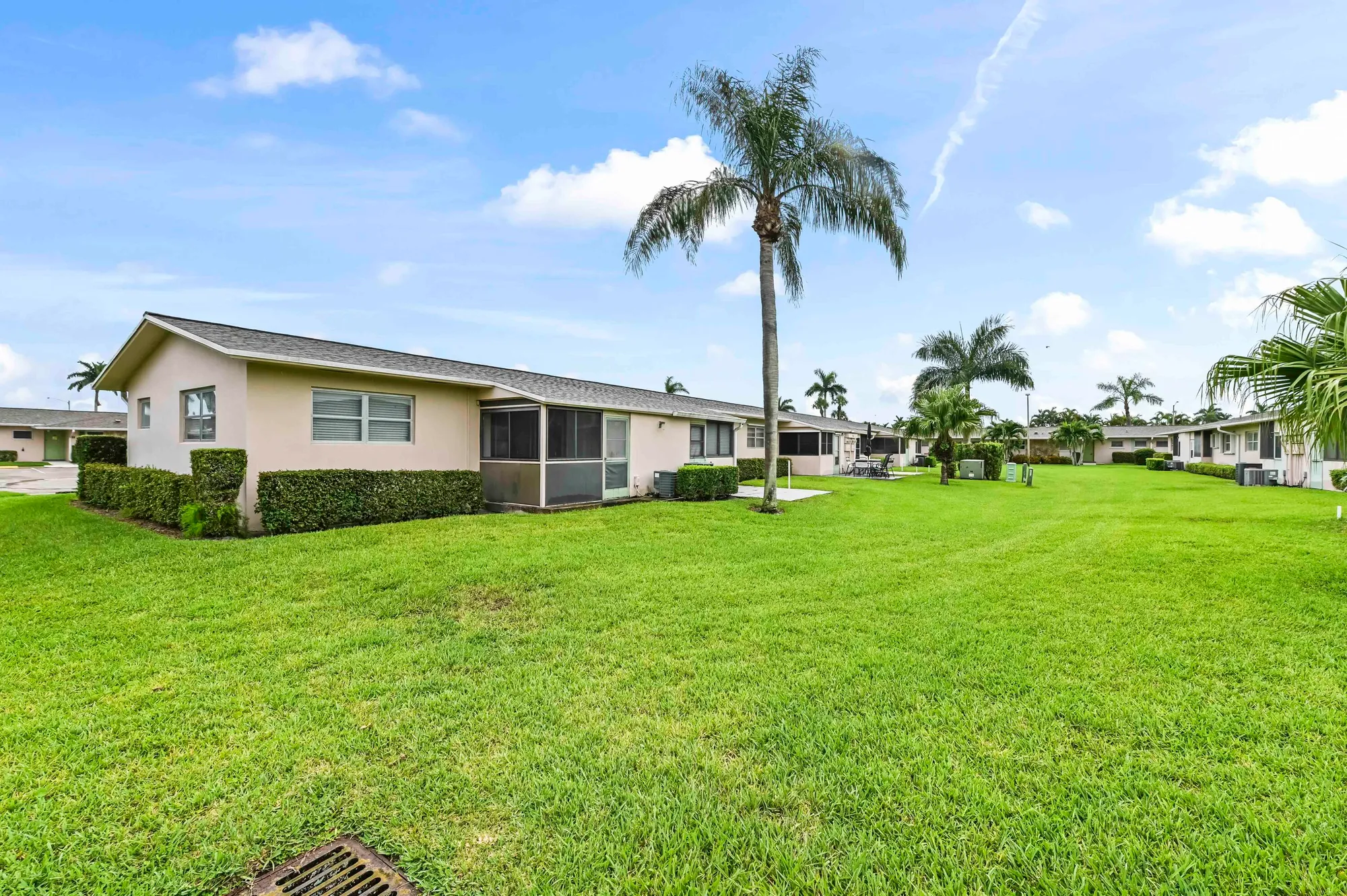 Property Slideshow image 19 of 21 | 2664 dudley dr f, West Palm Beach, FL, 33415