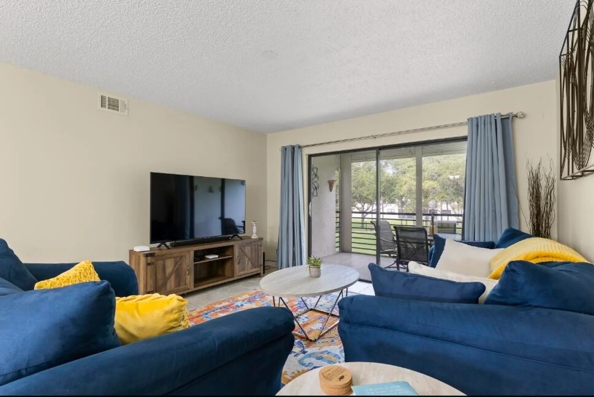 Property Slideshow image 9 of 23 | 6095 n sabal palm blvd apt 210, Tamarac, FL, 33319