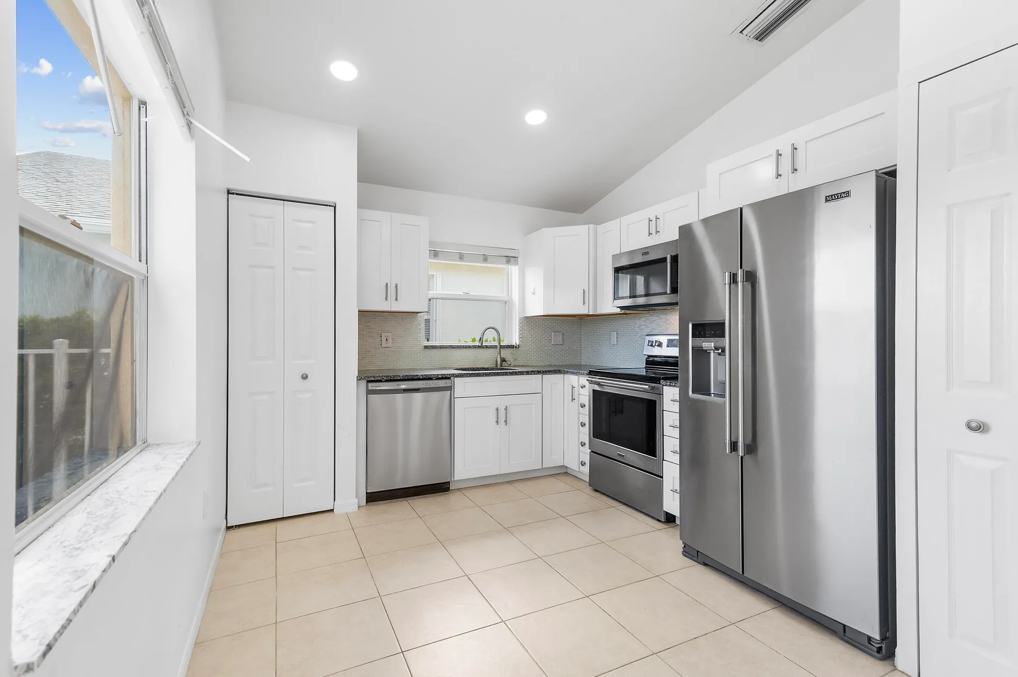 Property Slideshow image 12 of 48 | 436 sw talquin ln, Port Saint Lucie, FL, 34986