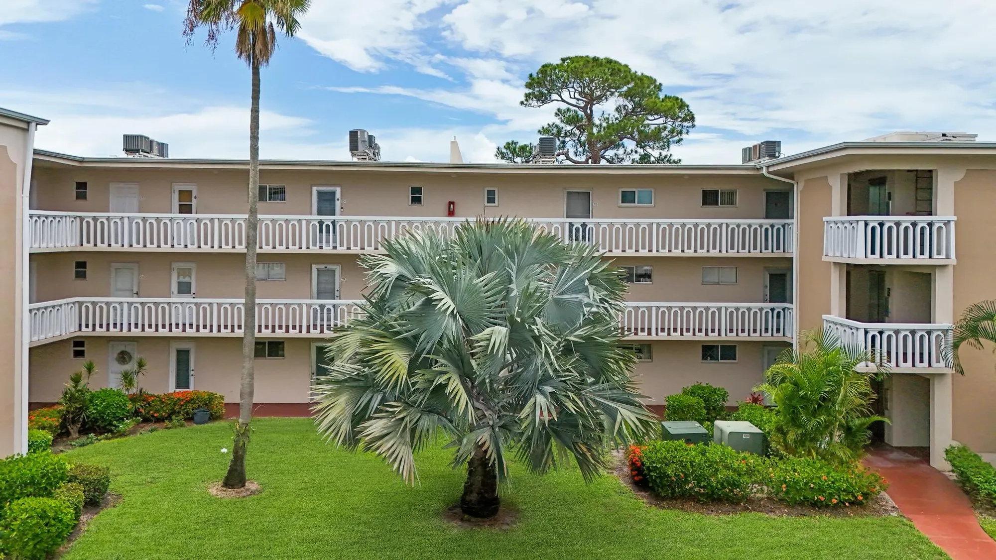 Property Slideshow image 17 of 42 | 2581 garden dr 206, Lake Worth, FL, 33461