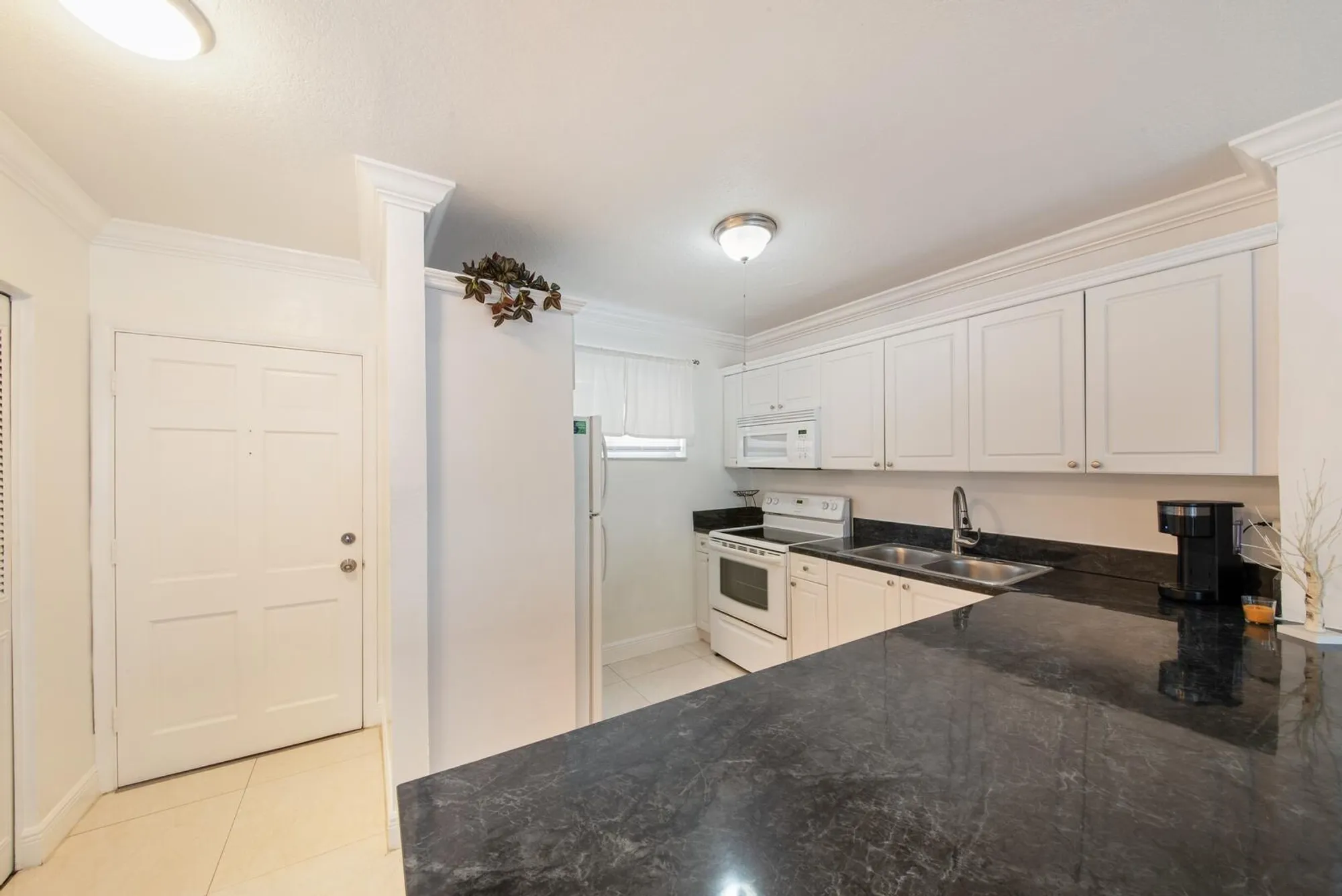 Property Slideshow image 6 of 42 | 2581 garden dr 206, Lake Worth, FL, 33461