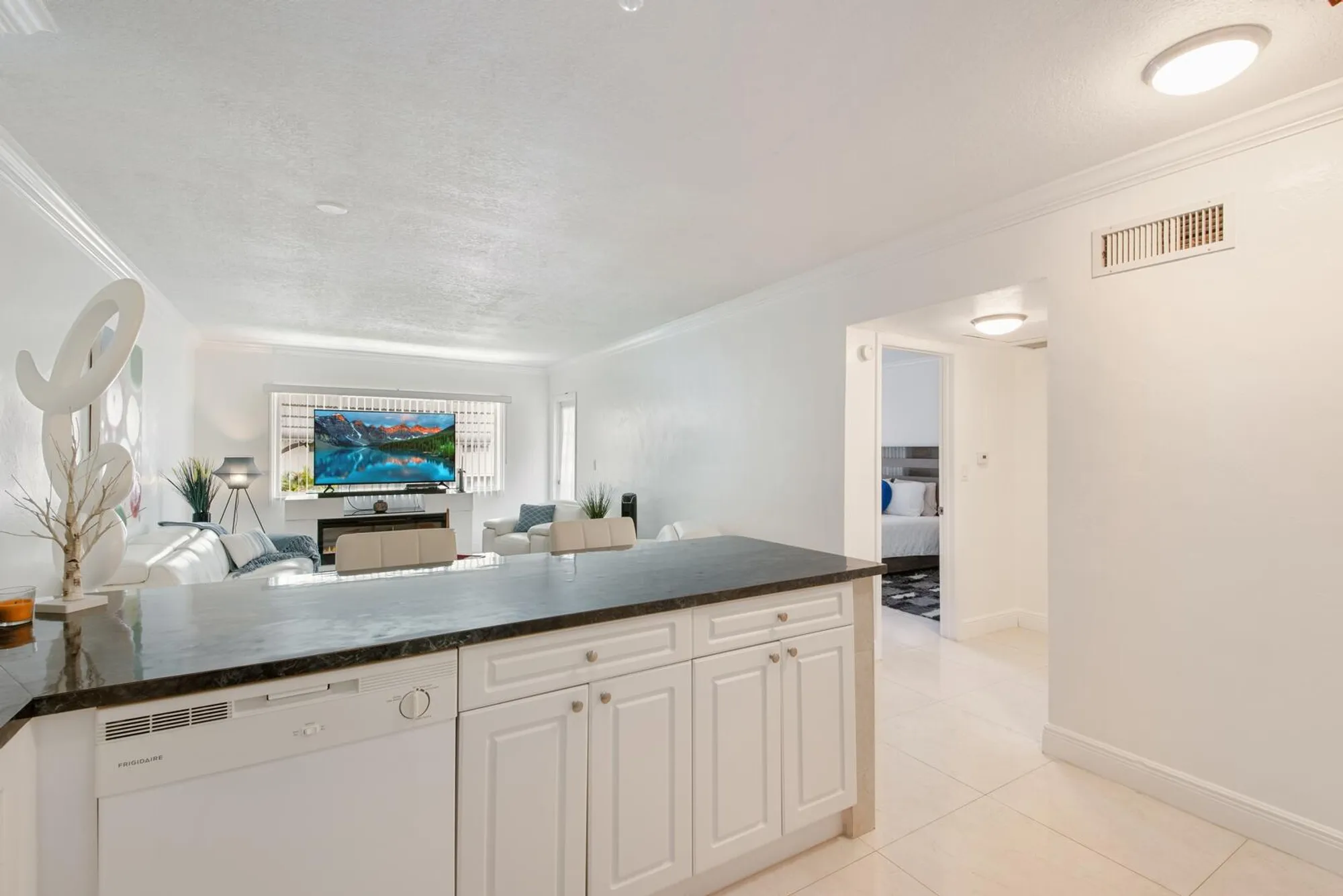 Property Slideshow image 10 of 42 | 2581 garden dr 206, Lake Worth, FL, 33461