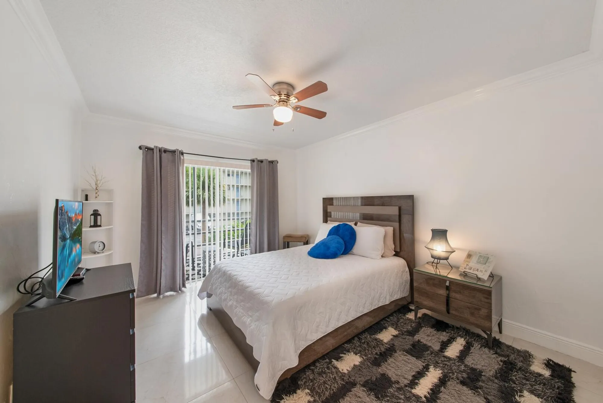 Property Slideshow image 11 of 42 | 2581 garden dr 206, Lake Worth, FL, 33461