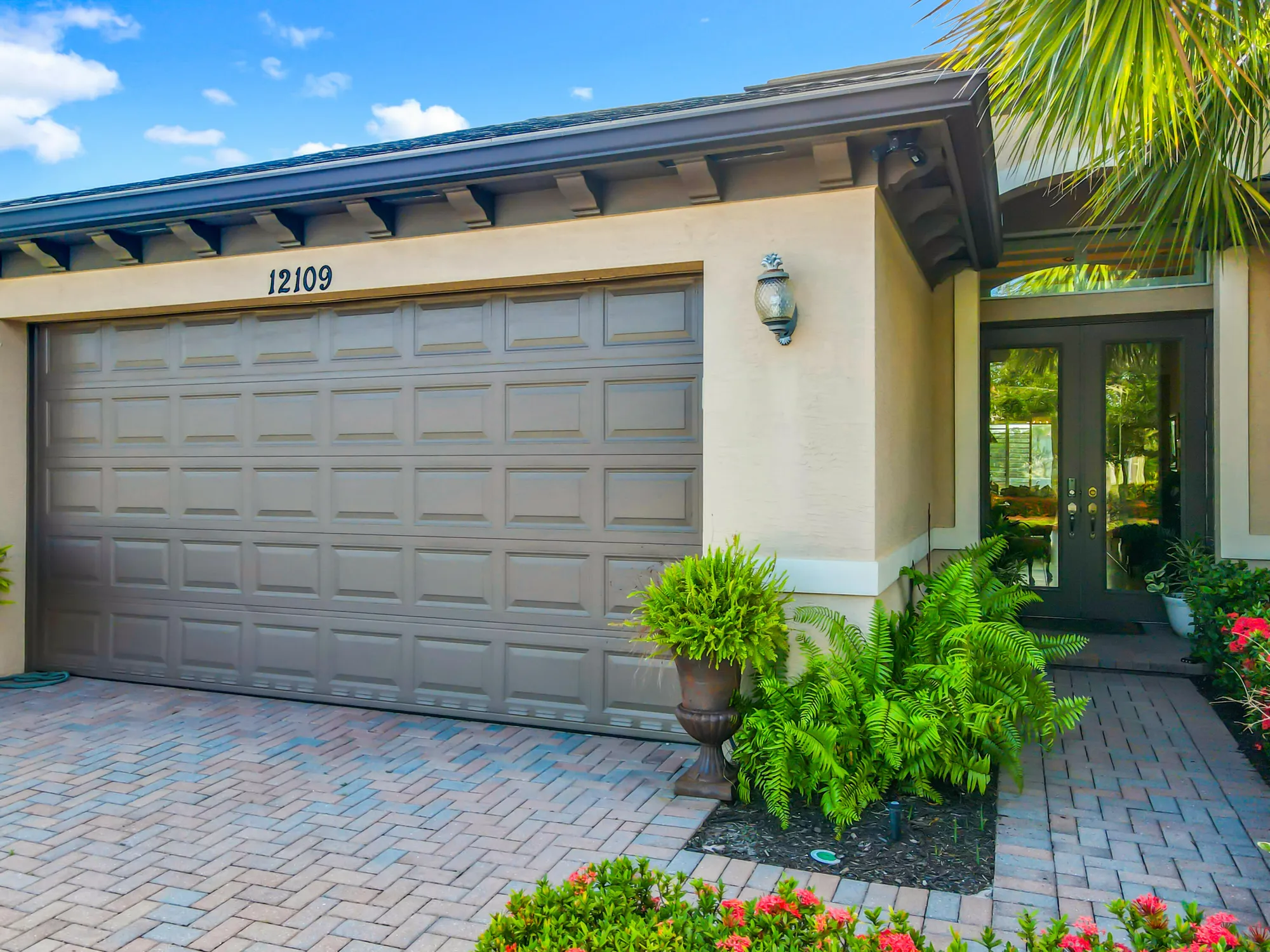 Property Slideshow image 5 of 113 | 12109 sw bennington cir, Port Saint Lucie, FL, 34987