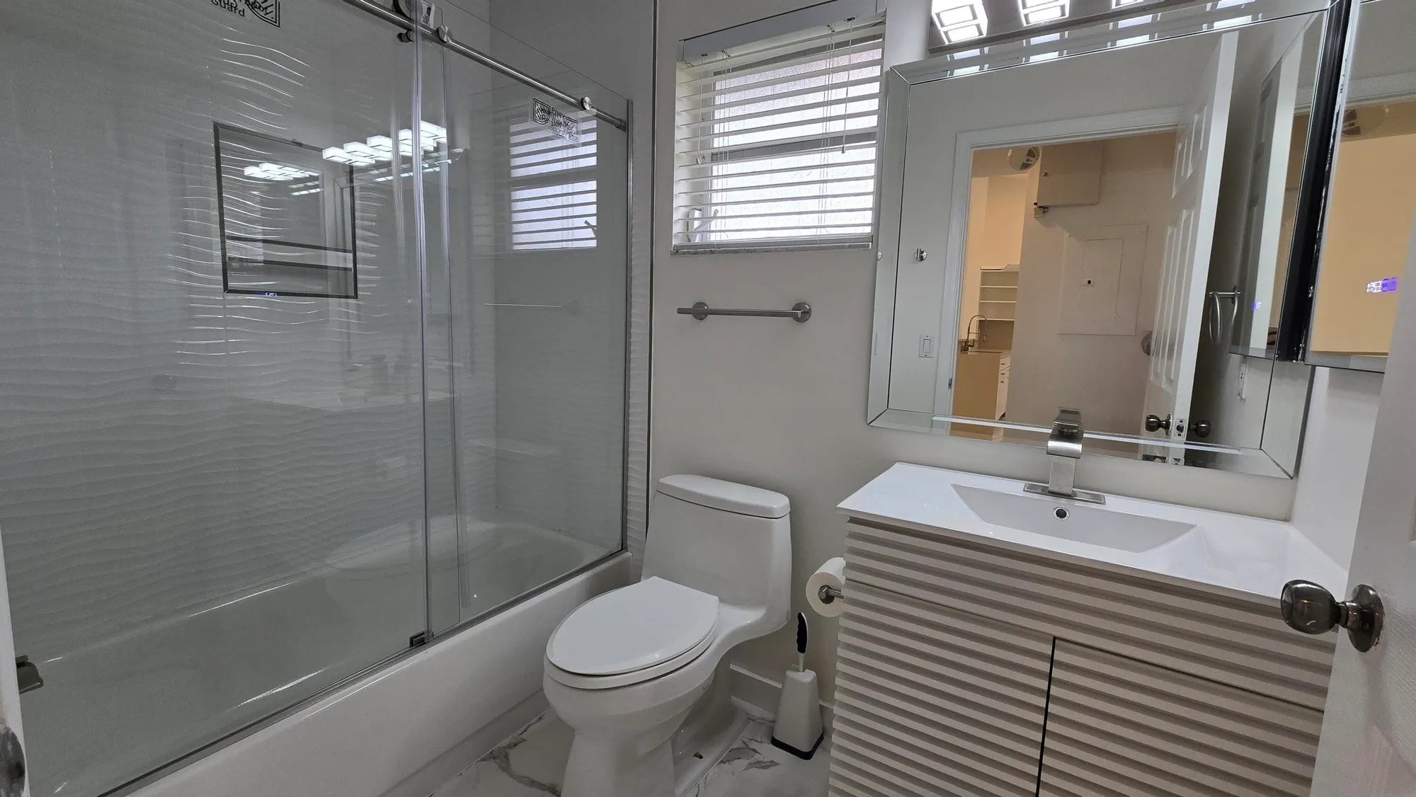 Property Slideshow image 7 of 25 | 5622 royal lake cir, Boynton Beach, FL, 33437