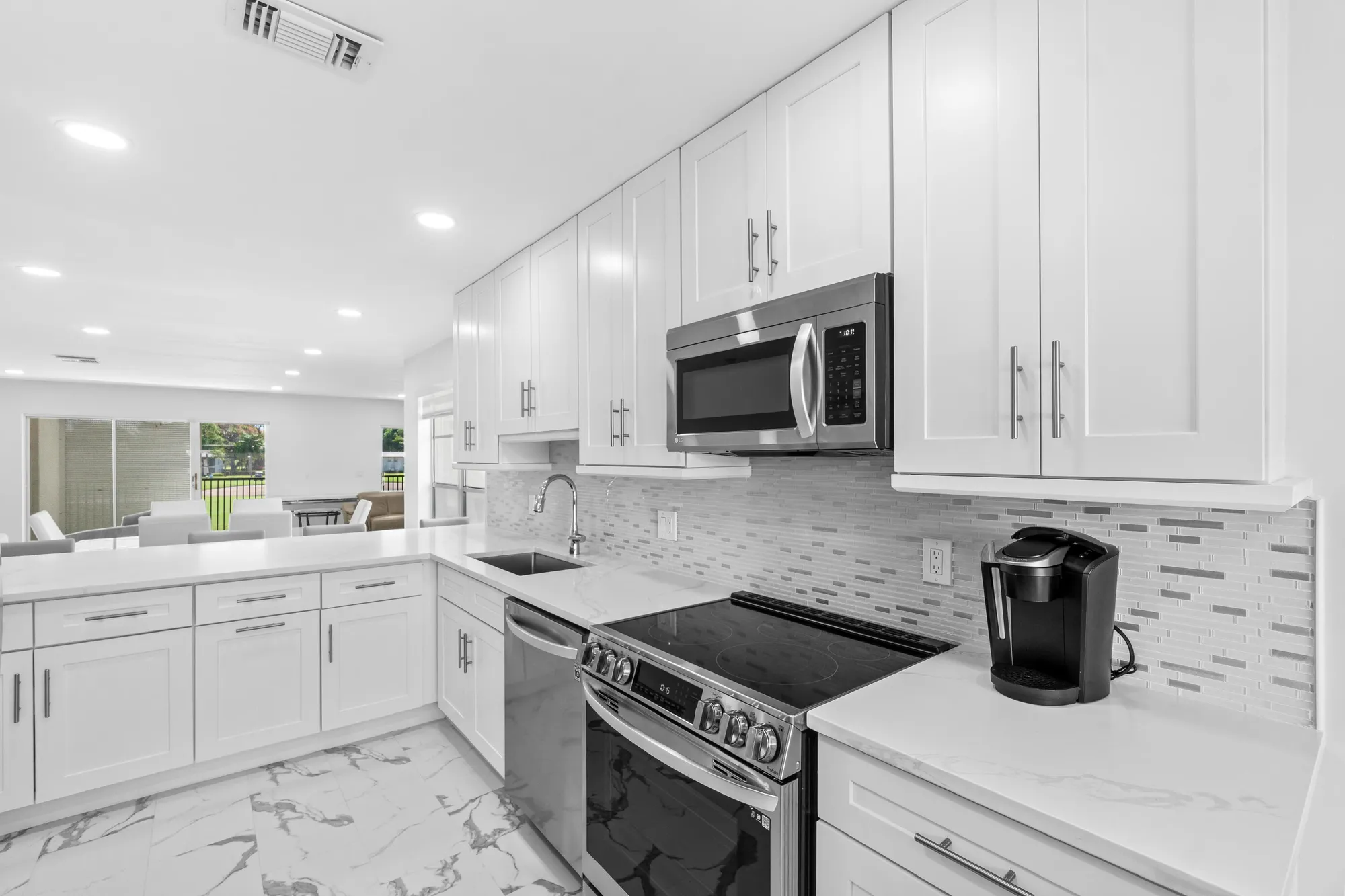 Property Slideshow image 10 of 70 | 6 stratford dr d, Boynton Beach, FL, 33436