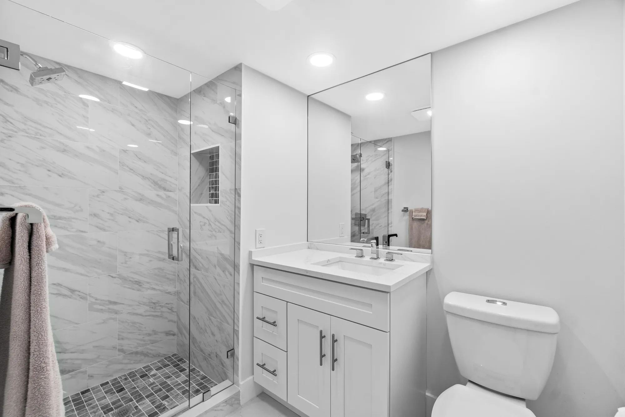 Property Slideshow image 23 of 70 | 6 stratford dr d, Boynton Beach, FL, 33436