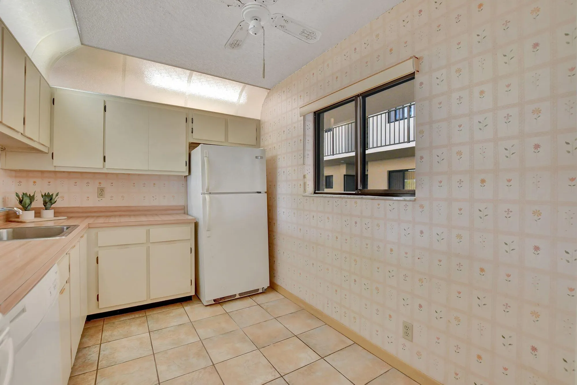 Property Slideshow image 10 of 49 | 5340 las verdes cir 208, Delray Beach, FL, 33484