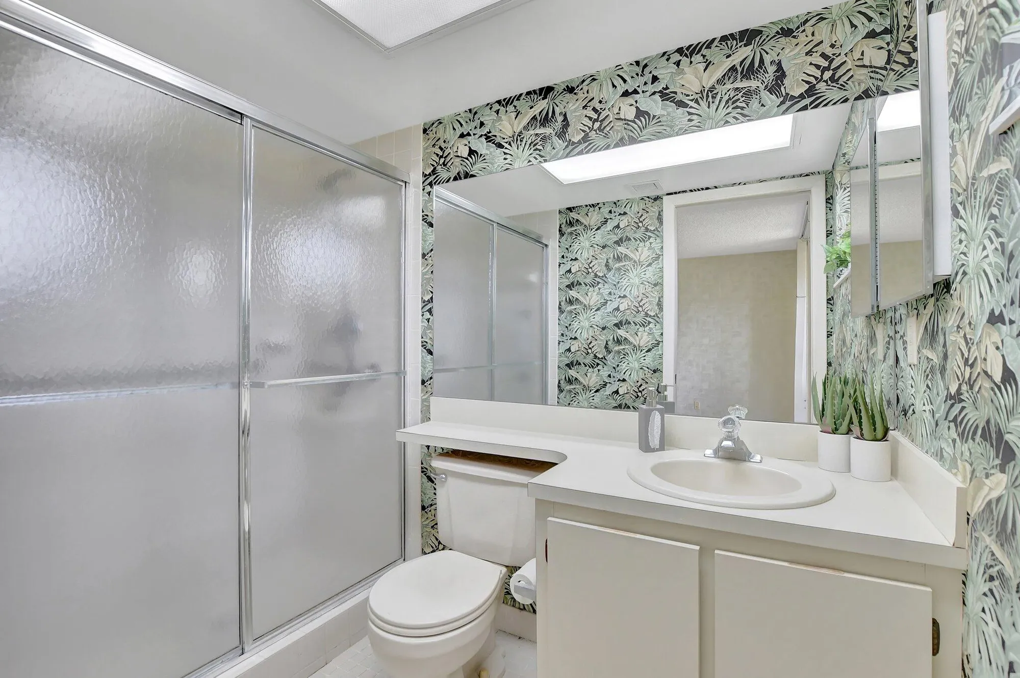 Property Slideshow image 17 of 49 | 5340 las verdes cir 208, Delray Beach, FL, 33484