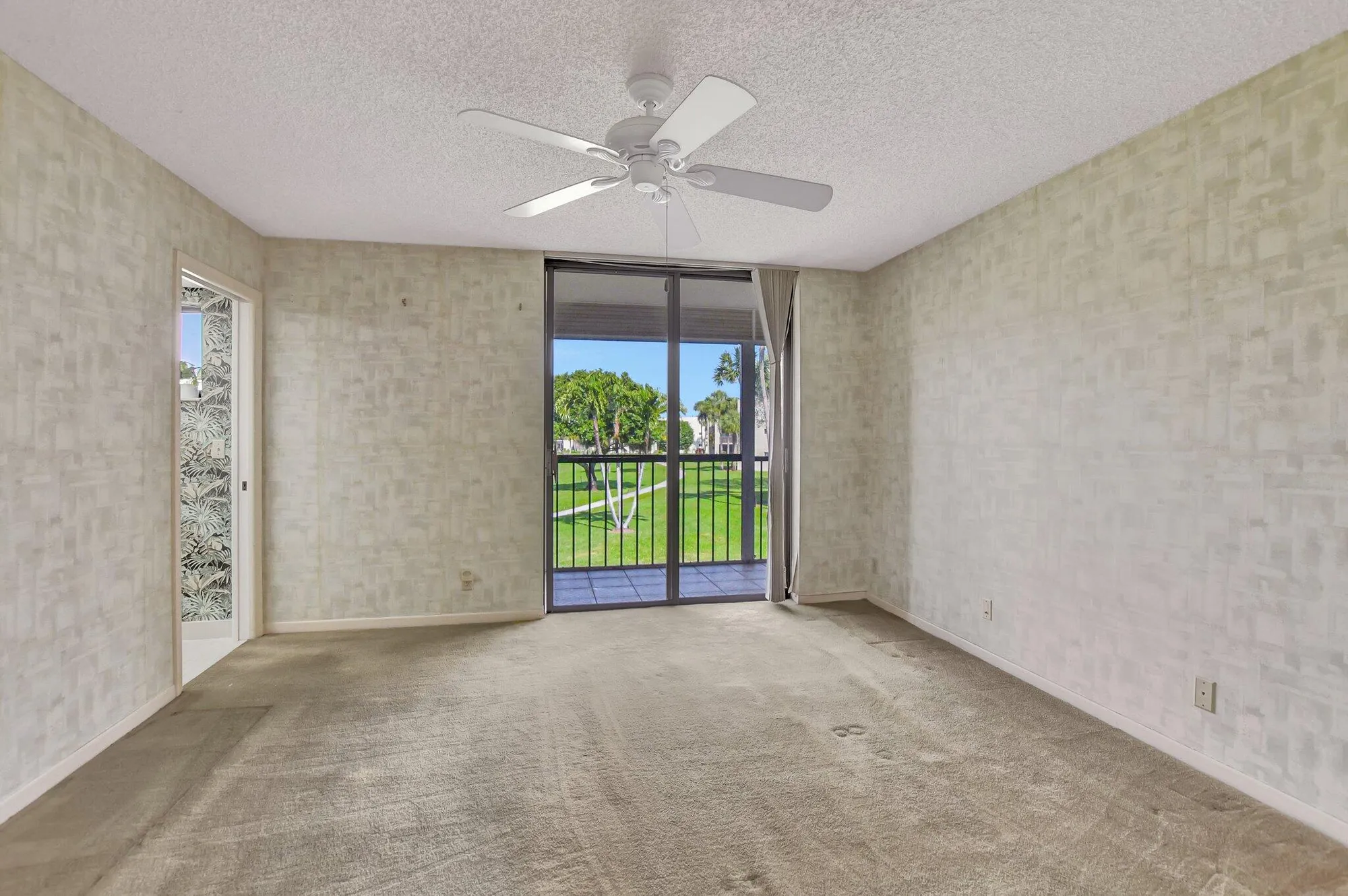 Property Slideshow image 13 of 49 | 5340 las verdes cir 208, Delray Beach, FL, 33484