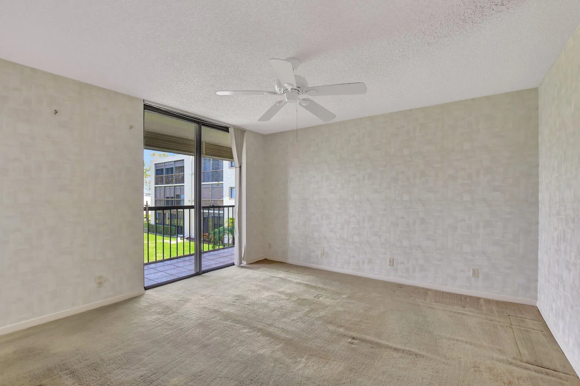 Property Slideshow image 14 of 49 | 5340 las verdes cir 208, Delray Beach, FL, 33484