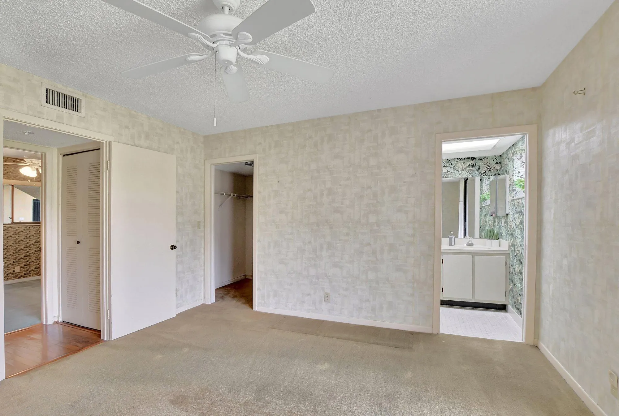 Property Slideshow image 16 of 49 | 5340 las verdes cir 208, Delray Beach, FL, 33484