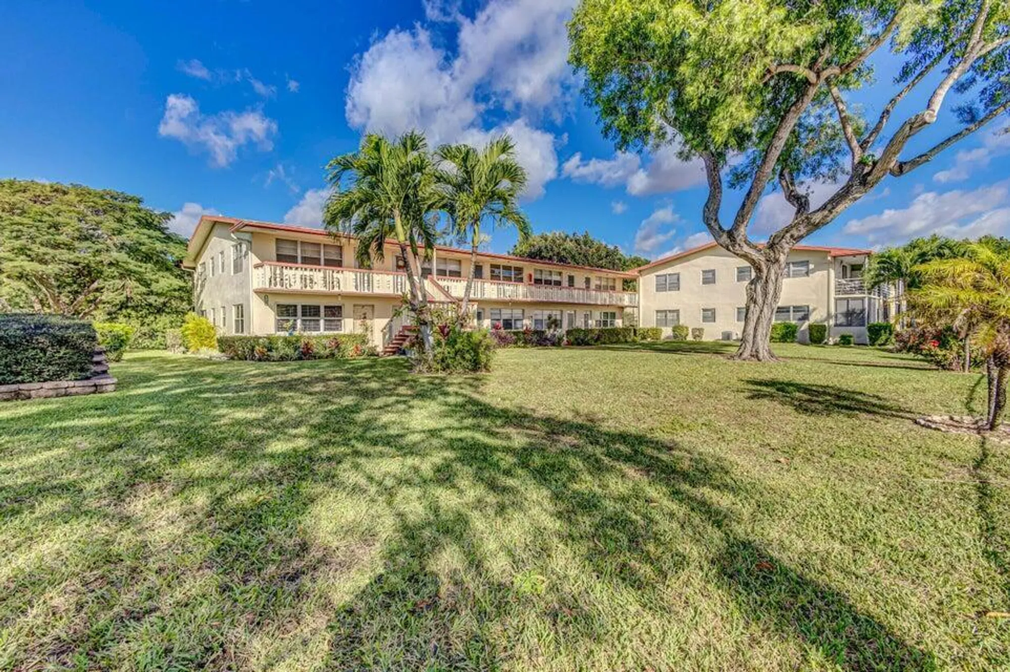 Property Slideshow image 4 of 34 | 27 camden b, West Palm Beach, FL, 33417