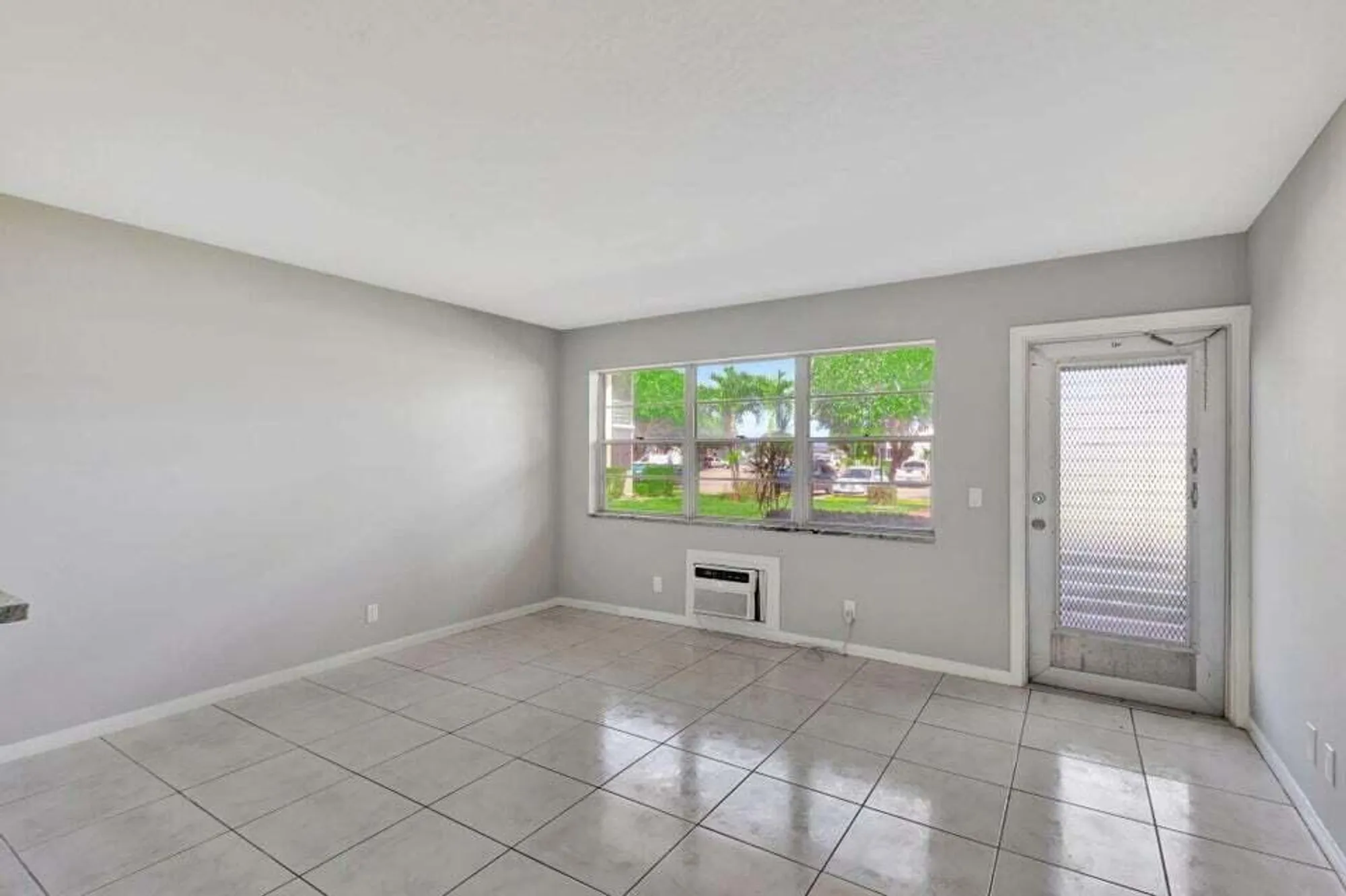 Property Slideshow image 10 of 34 | 27 camden b, West Palm Beach, FL, 33417