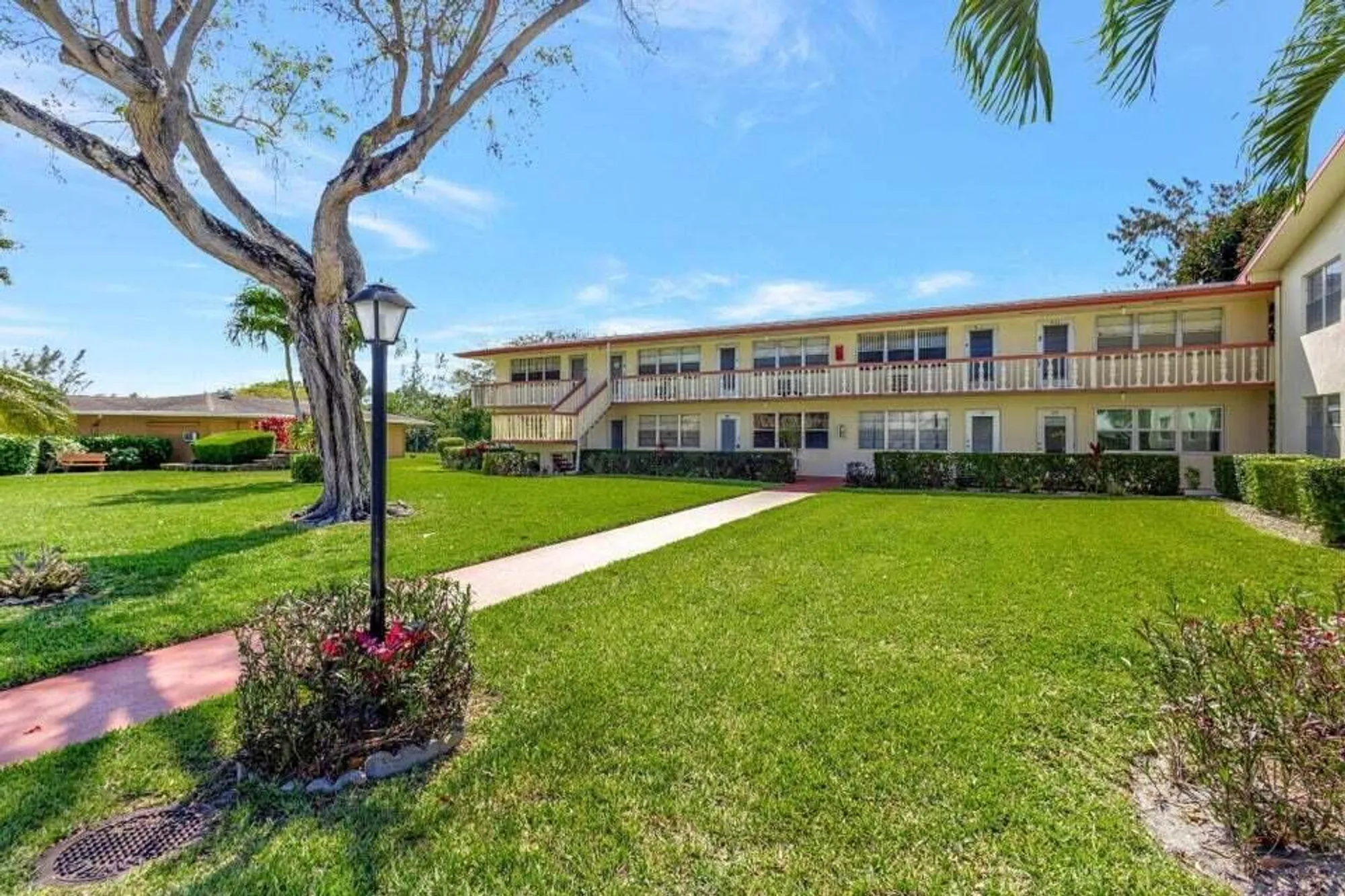 Property Slideshow image 5 of 34 | 27 camden b, West Palm Beach, FL, 33417