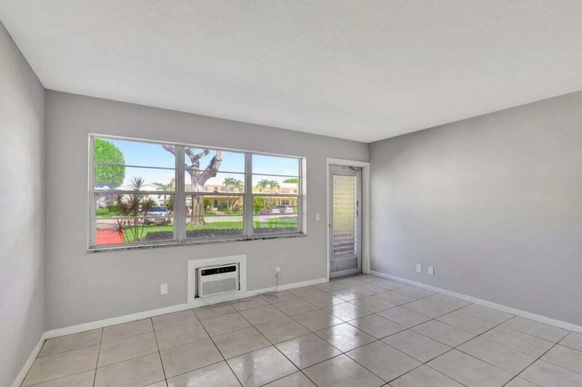 Property Slideshow image 11 of 34 | 27 camden b, West Palm Beach, FL, 33417