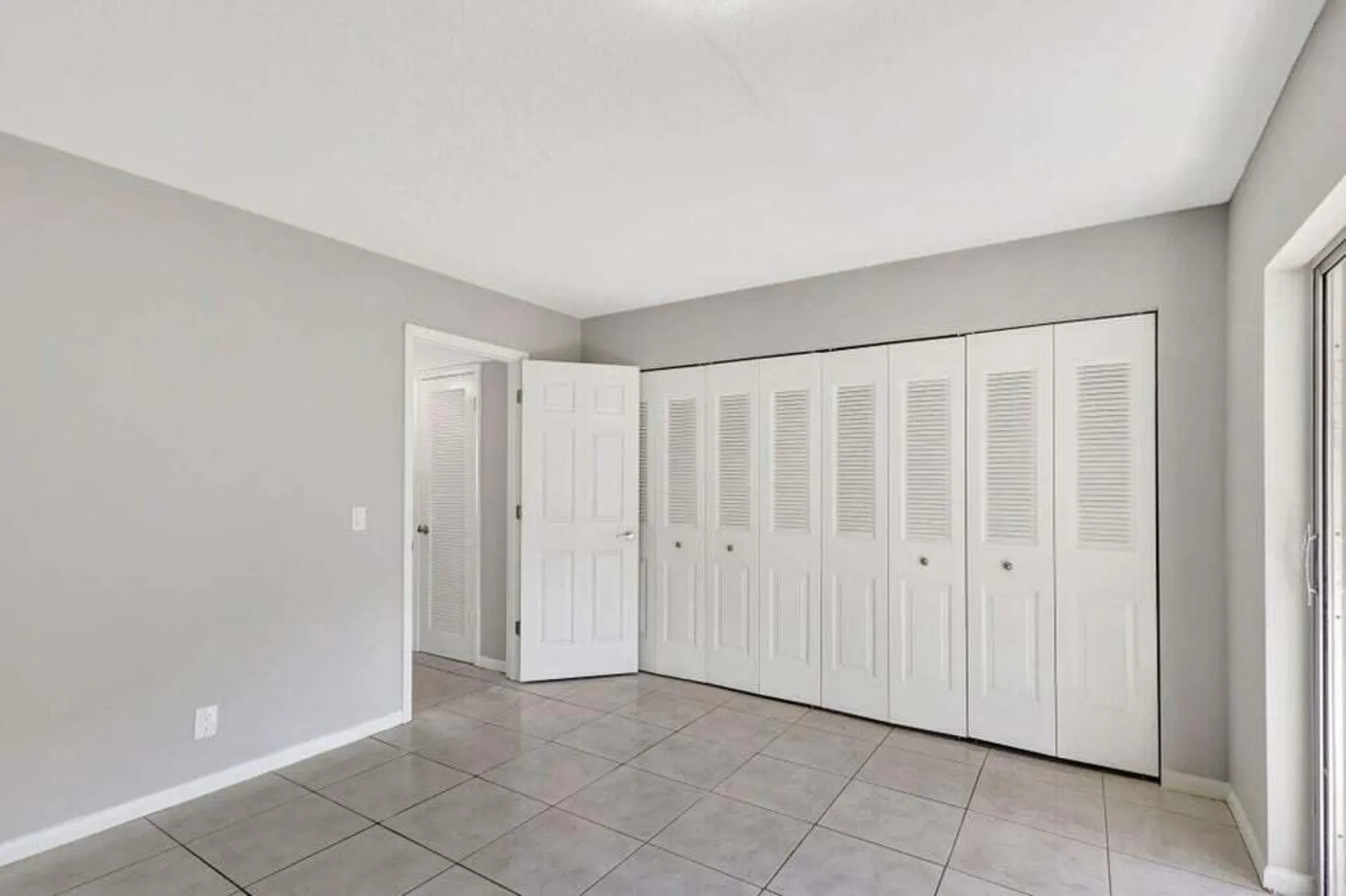 Property Slideshow image 17 of 34 | 27 camden b, West Palm Beach, FL, 33417