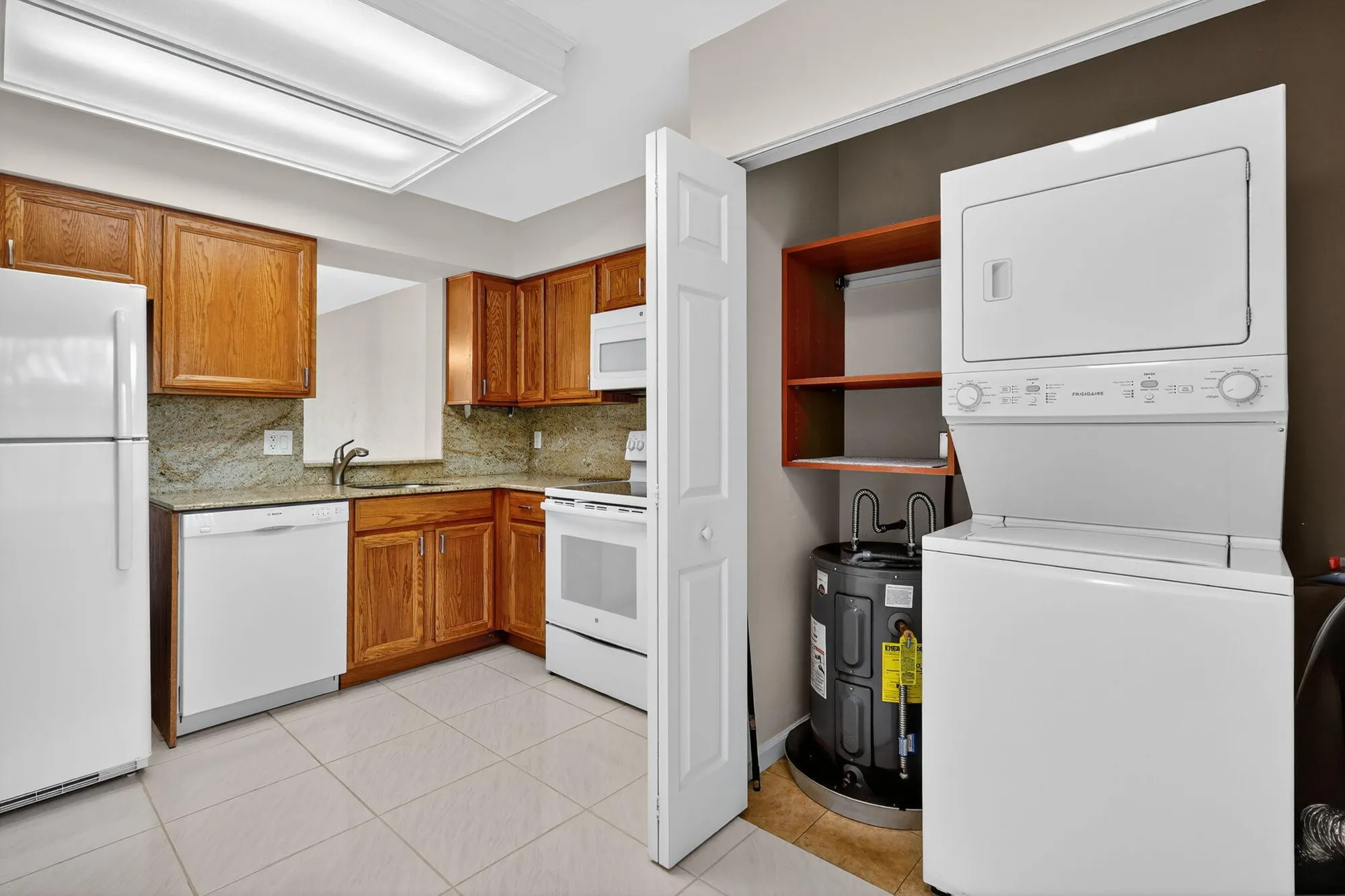 Property Slideshow image 7 of 41 | 14747 cumberland dr 3010, Delray Beach, FL, 33446